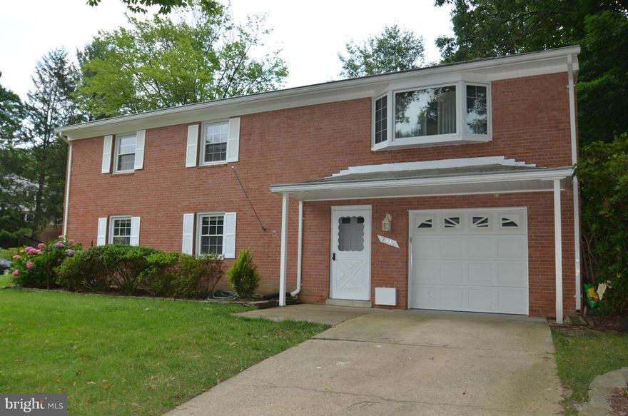 WONDERFUL 4 BR, 2-LVL RAMBLER W/ GAR IN ROLLING VALLEY..UPDATED KIT W/ NEW SS APPLIANCES & GRANITE..SEP. DINING RM W/ WALKOUT TO PATIO..HUGE LIVING RM W/ BAY WINDOW..RENOVATED BATHS..JETTED JACUZZI TUB..SPACIOUS LWR-LVL REC RM & EXTRA BEDROOM..LOTS OF STORAGE..NEW WINDOWS, NEWER AC/FURNACE, ALL REFINISHED WOOD FLOORS + NEW CERAMIC TILE..EASY ACCESS TO SLUG LINE, METRO..PROPERTY HAS BEEN RENTED