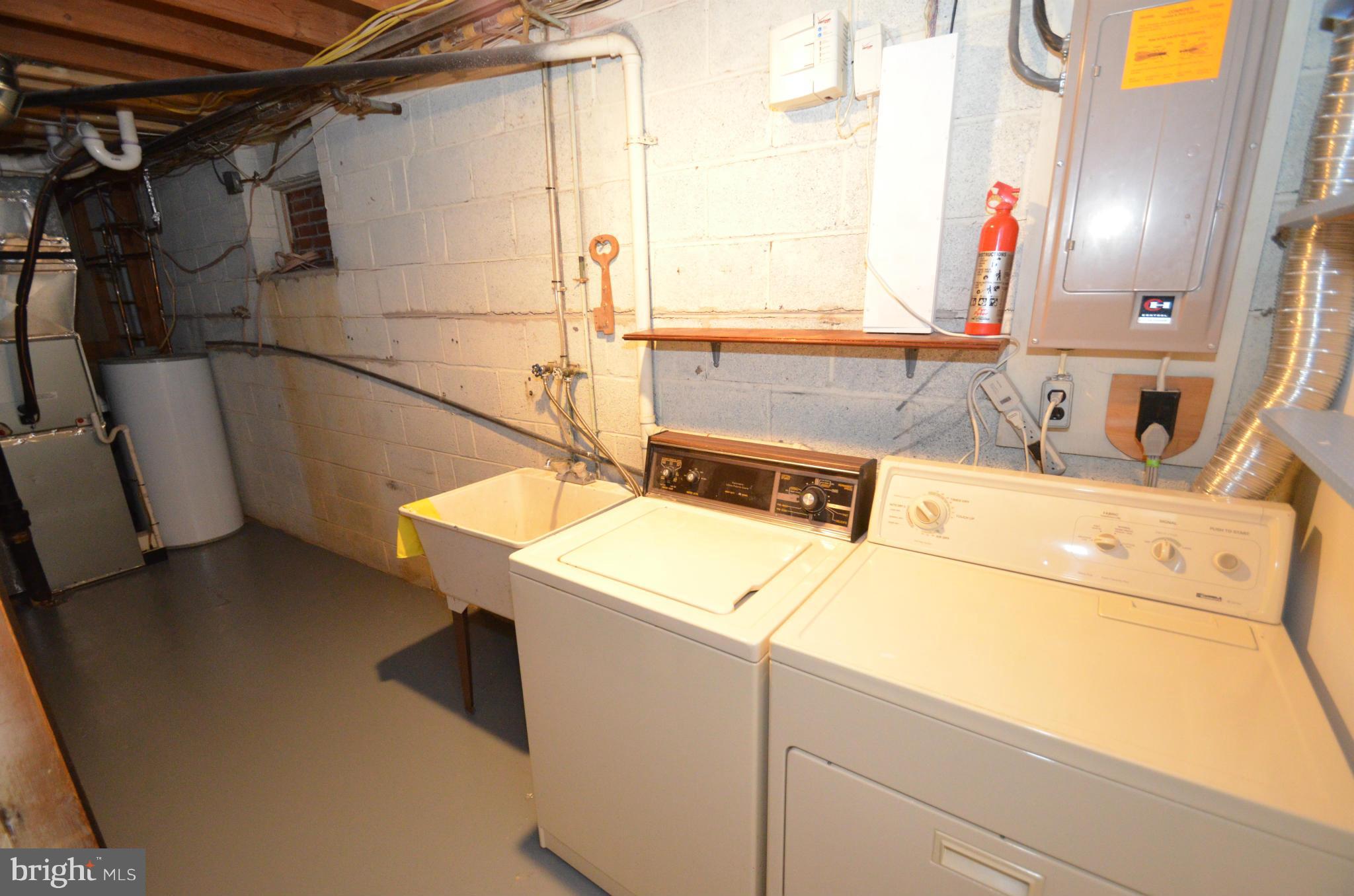 ROLLING VALLEY - Residential Lease