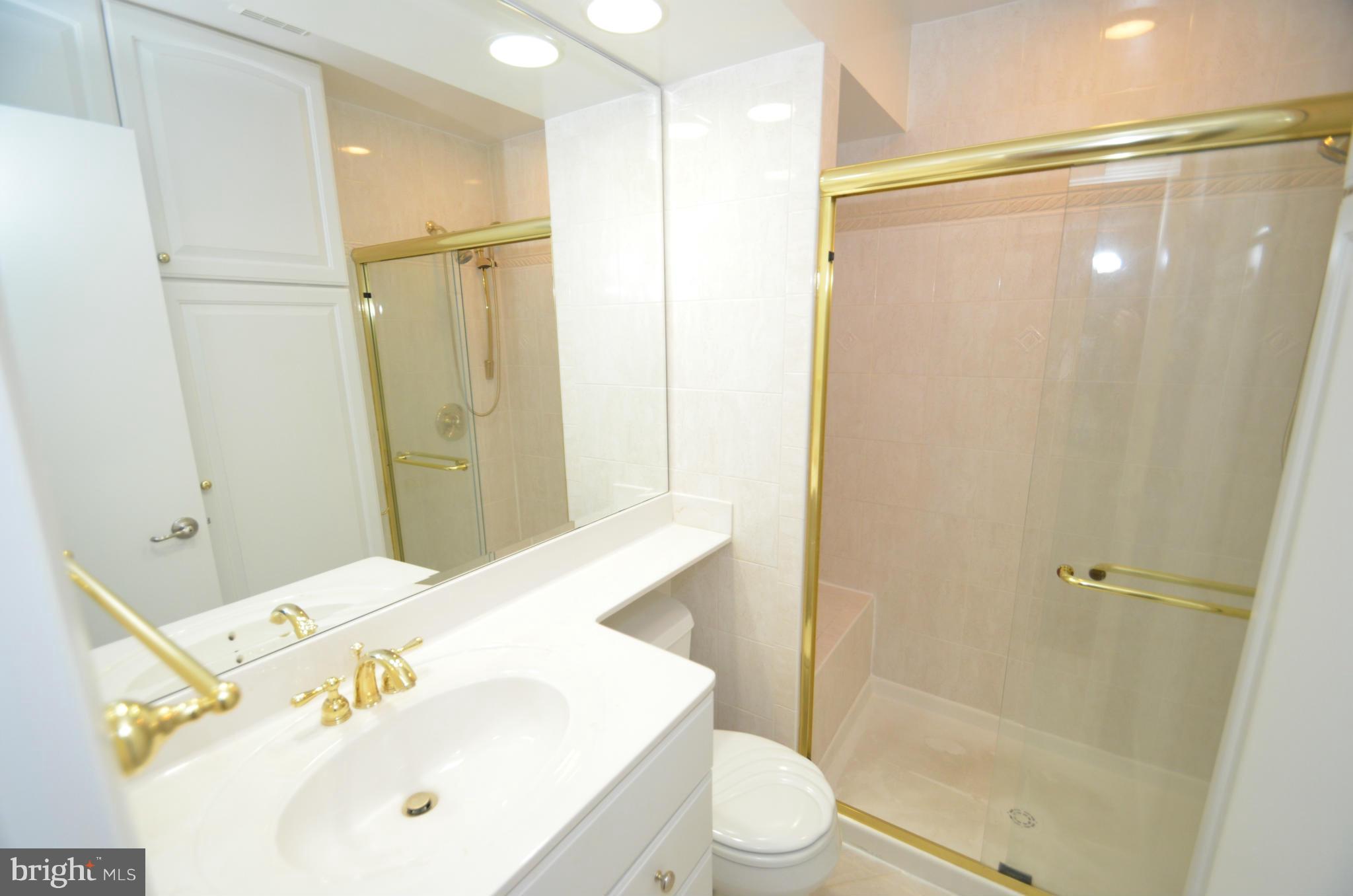 ROLLING VALLEY - Residential Lease