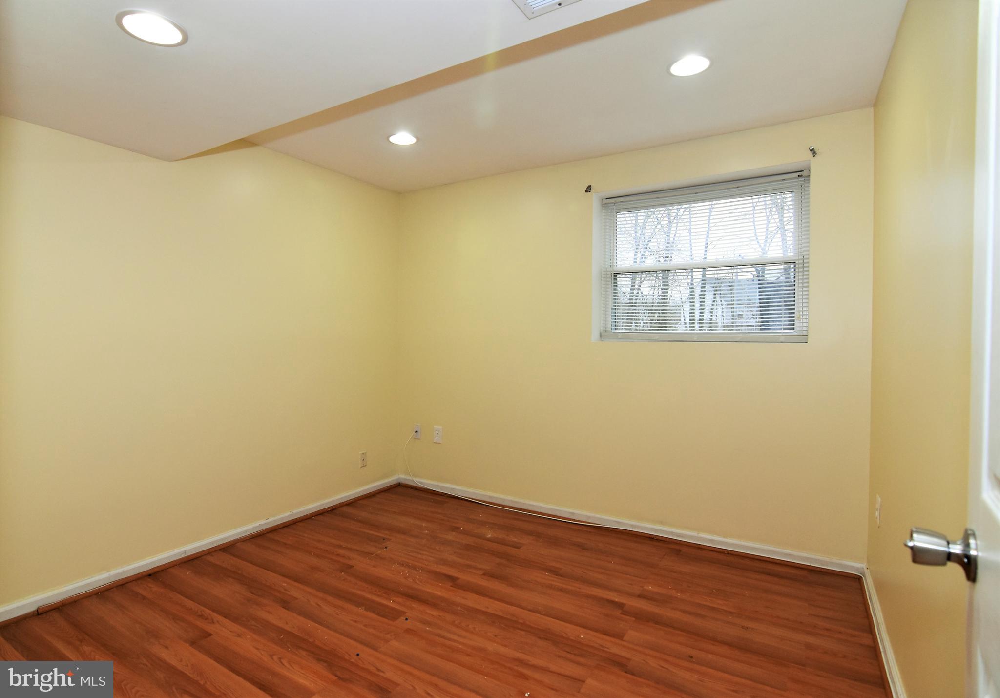 OWENS BROOKE - Residential Lease