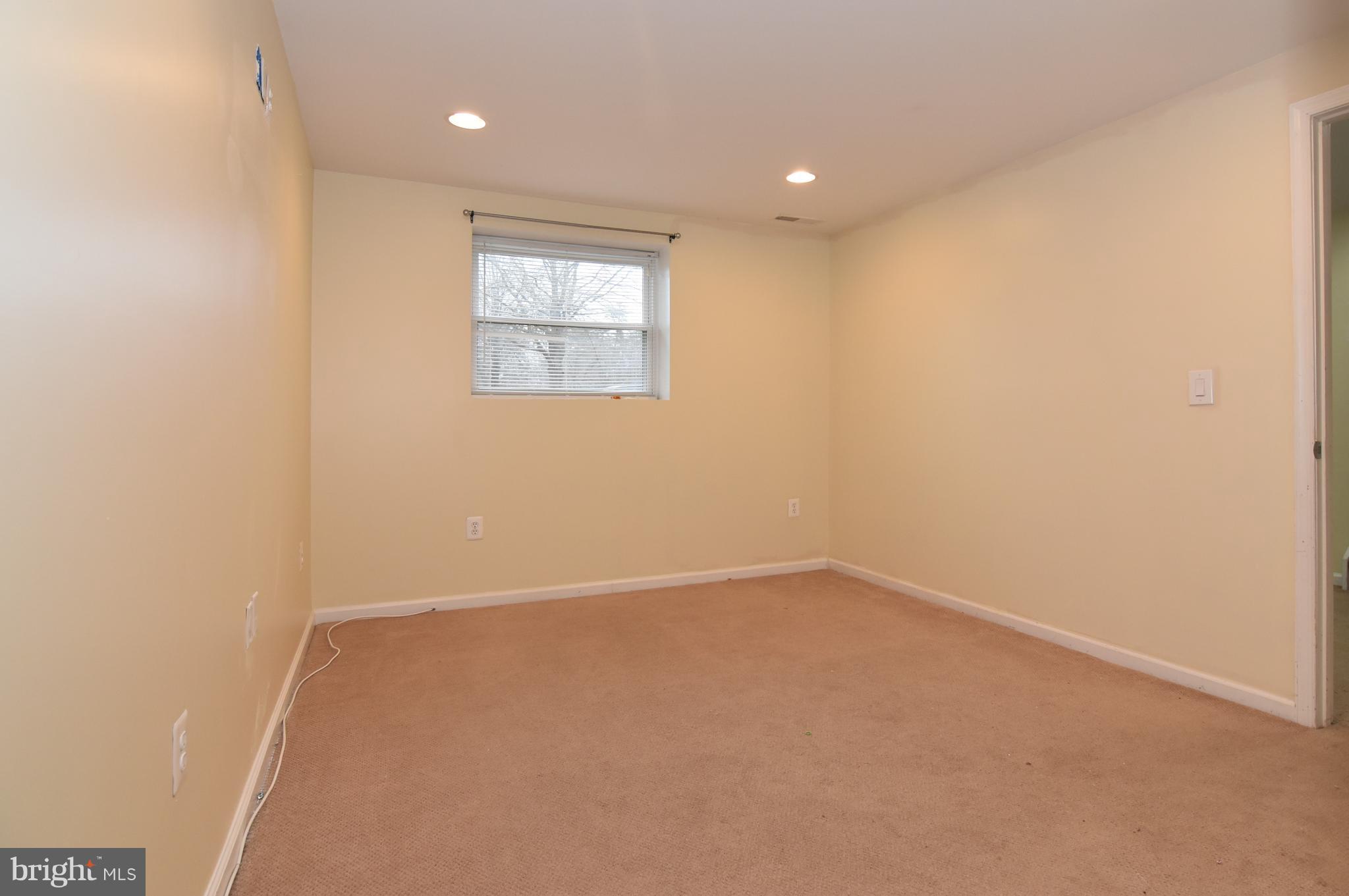 OWENS BROOKE - Residential Lease