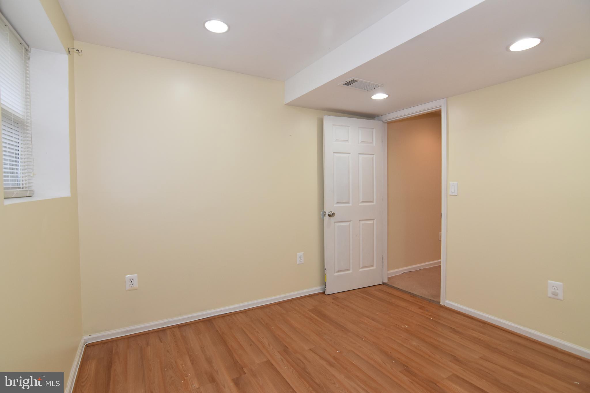 OWENS BROOKE - Residential Lease