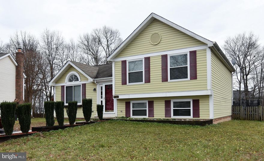 Lovely 3 level split level home in Manassas. Privately sit. in a culdesac & backs to common area/trees. Hardwood flooring on ML w/ spac. kit. & large FR. Master bdr w/ full bath, features ceramic tile, new vanity & ceramic tile shower. 2 add. bdrs w/ full bath in hall. LL features office, den/bedroom, half bath/laundry room. Walk out to spacious fenced backyard w/ maint free deckIN ADDITION TO THE BASE RENTAL RATE, TENANT WILL BE RESPONSIBLE FOR PAYING A $13.00 CHARGE THAT WILL BE USED TO HAVE HVAC FILTERS DELIVERED TO THEIR HOME APPROXIMATELY EVERY 60 DAYS UNDER THE UTILITY AND MAINTENANCE REDUCTION PROGRAM TO HELP SAVE 5-15% OF THE HEATING AND COOLING BILL AS WELL AS CREATE A CLEAN AND HEALTHY LIVING ENVIRONMENT.
