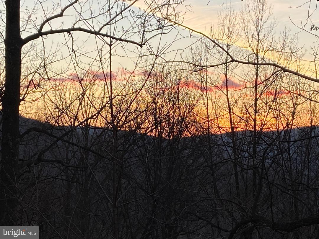 LAKE FRONT ROYAL - Residential