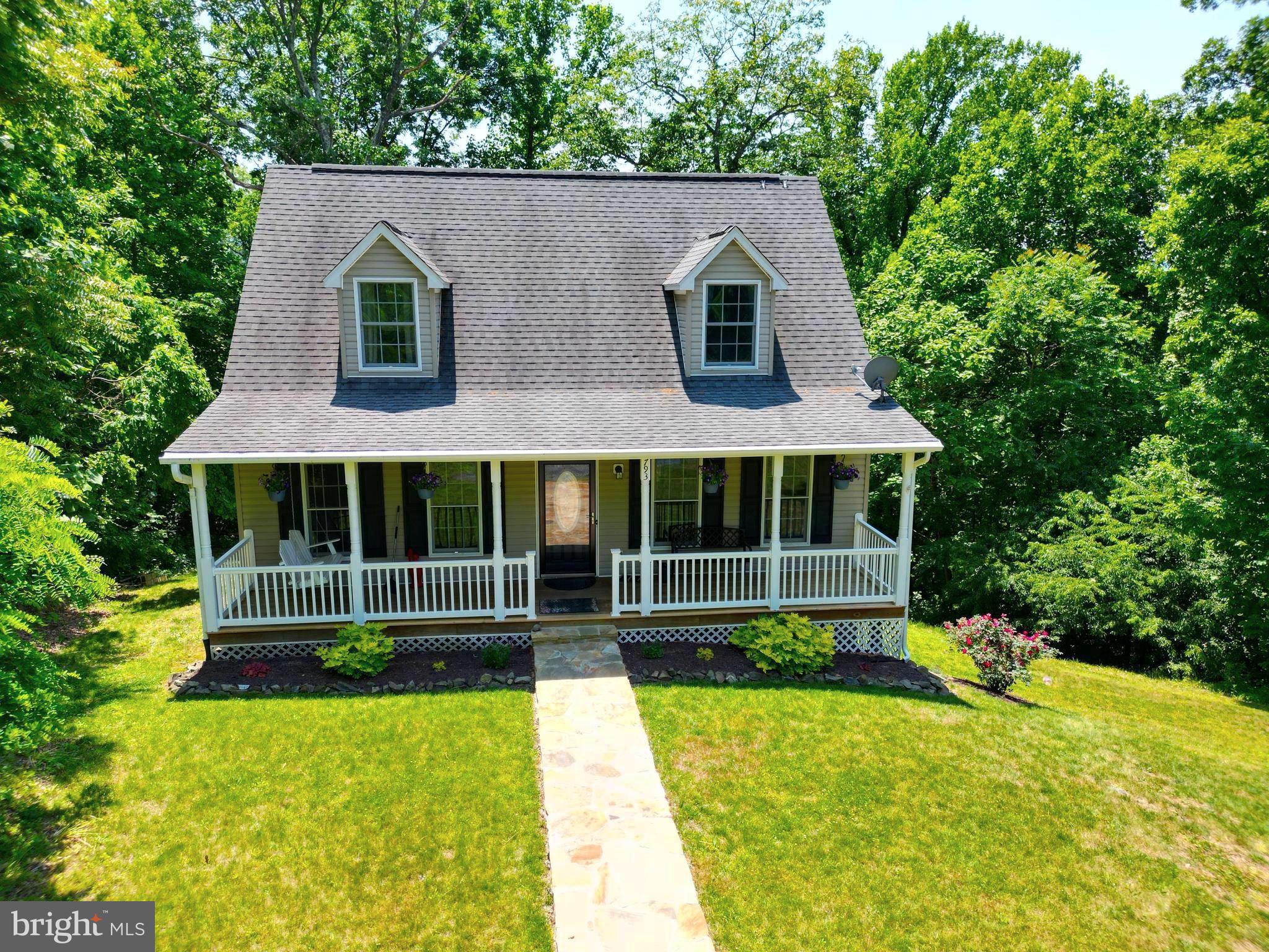 LAKE FRONT ROYAL - Residential