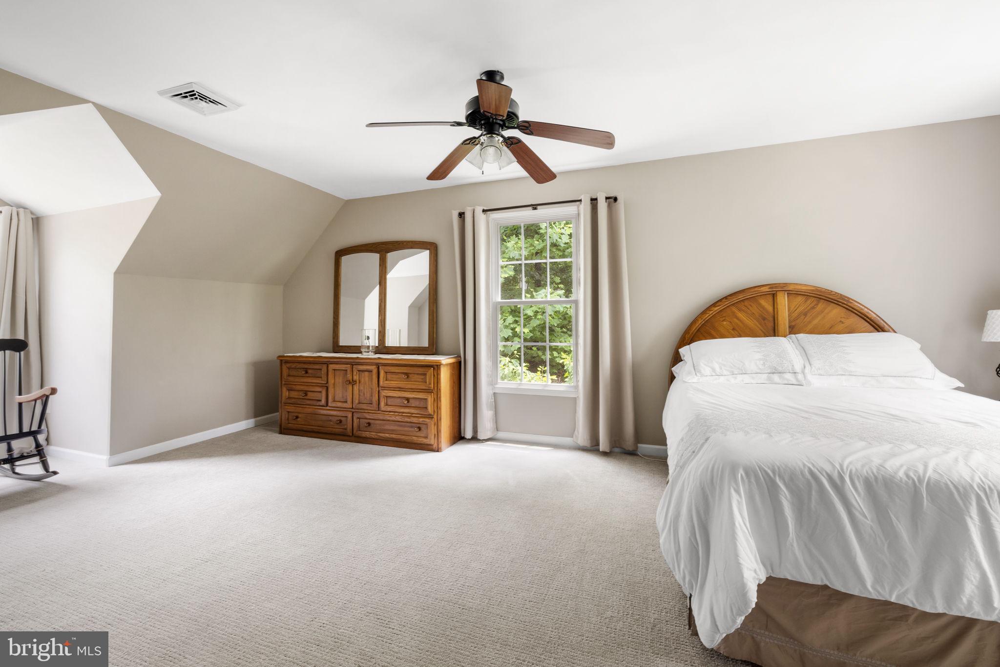 LAKE FRONT ROYAL - Residential