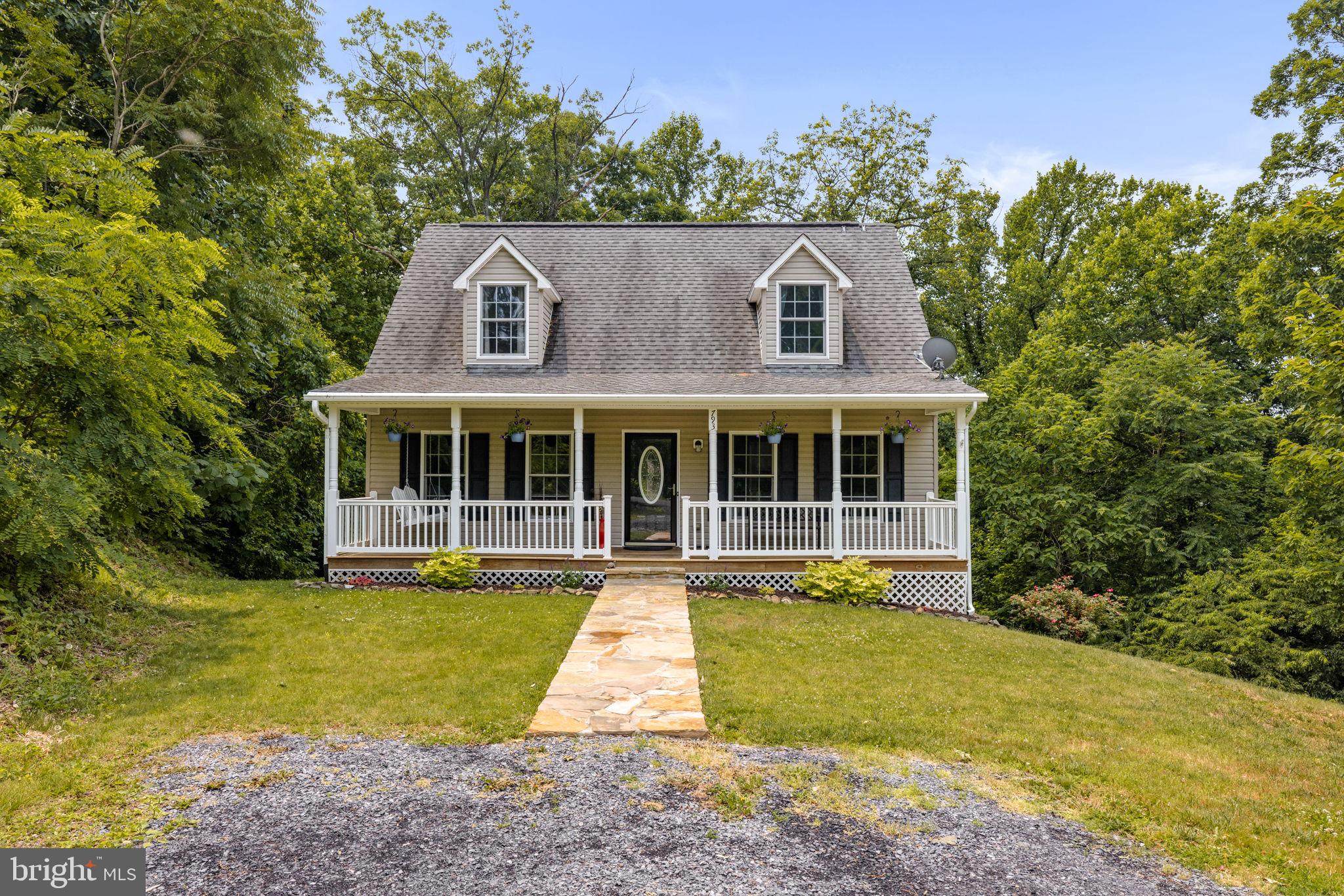 LAKE FRONT ROYAL - Residential