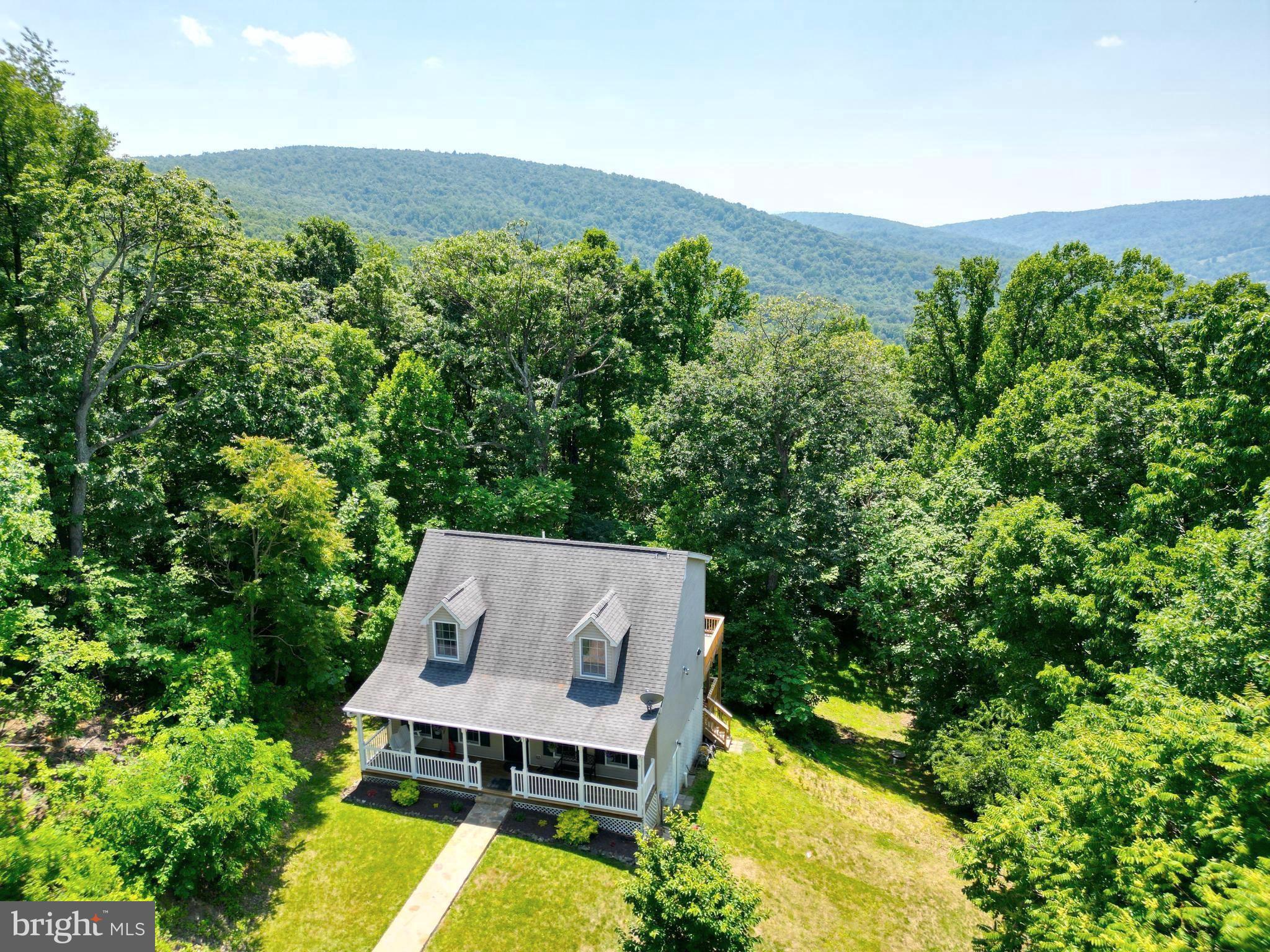 LAKE FRONT ROYAL - Residential