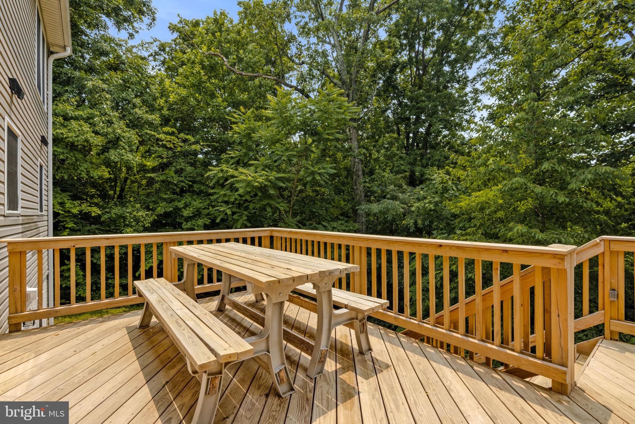 LAKE FRONT ROYAL - Residential