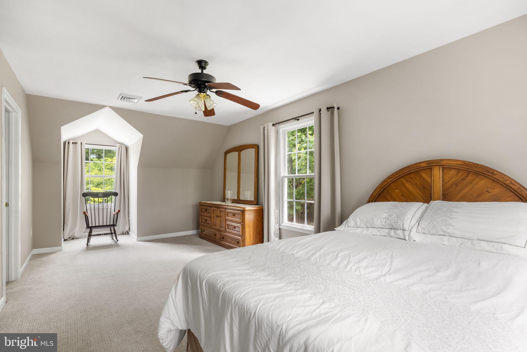 LAKE FRONT ROYAL - Residential