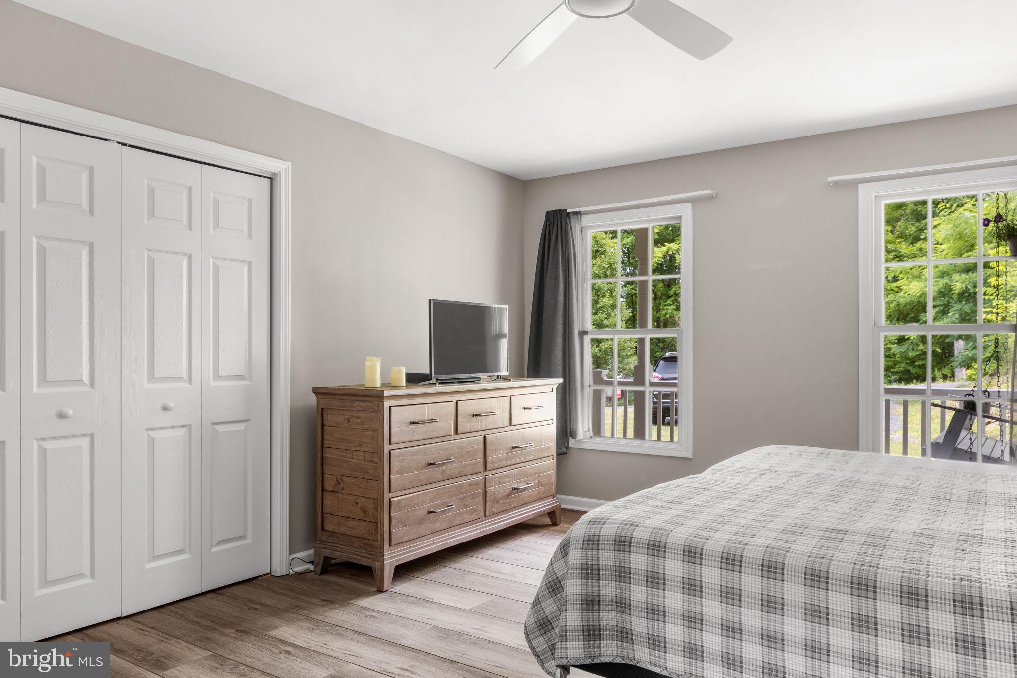 LAKE FRONT ROYAL - Residential