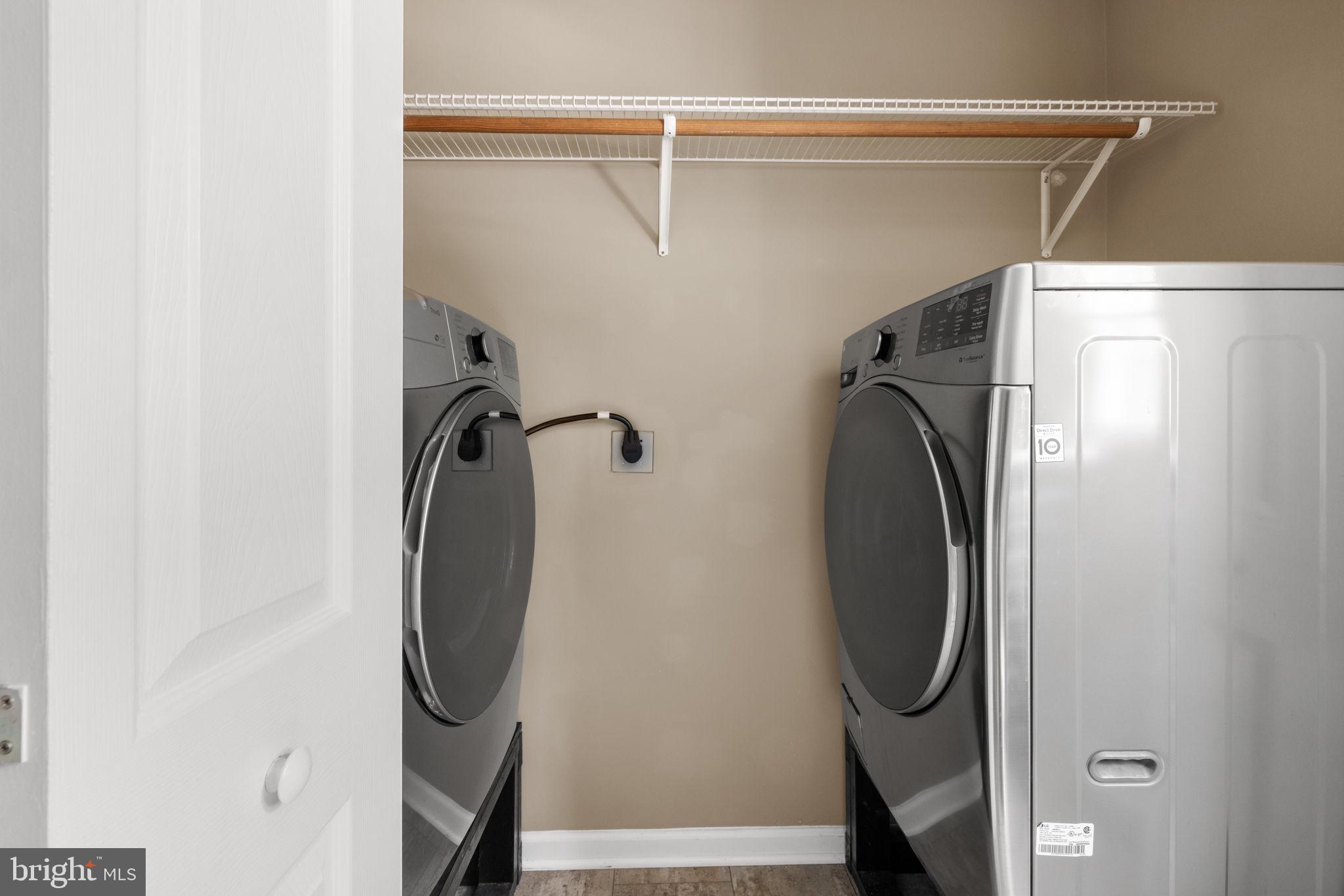 LAKE FRONT ROYAL - Residential