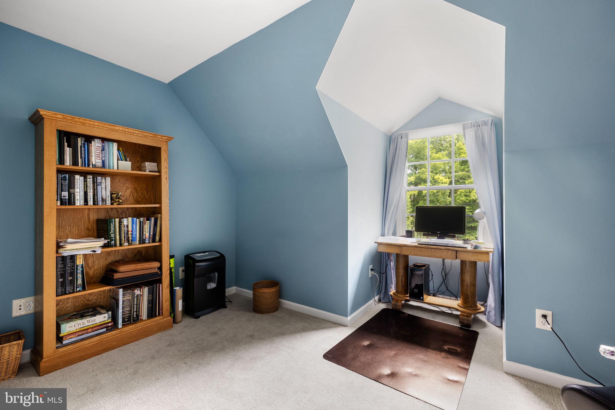 LAKE FRONT ROYAL - Residential