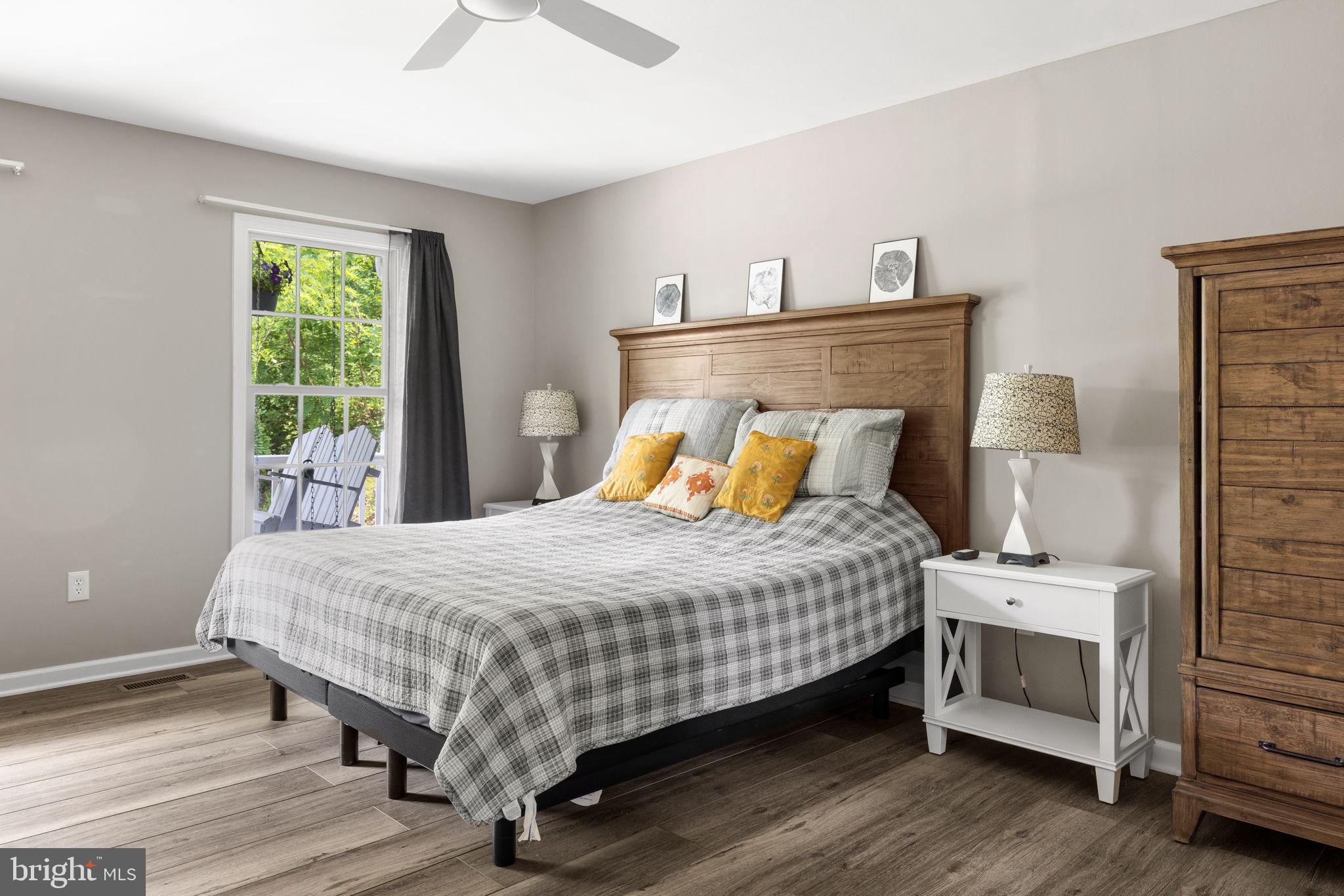 LAKE FRONT ROYAL - Residential