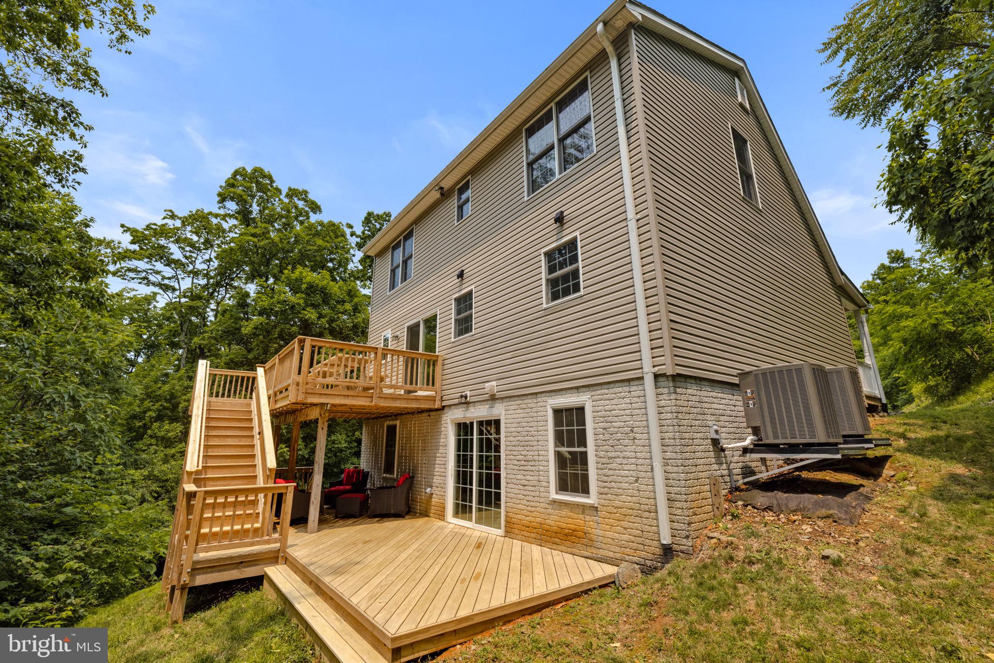 LAKE FRONT ROYAL - Residential