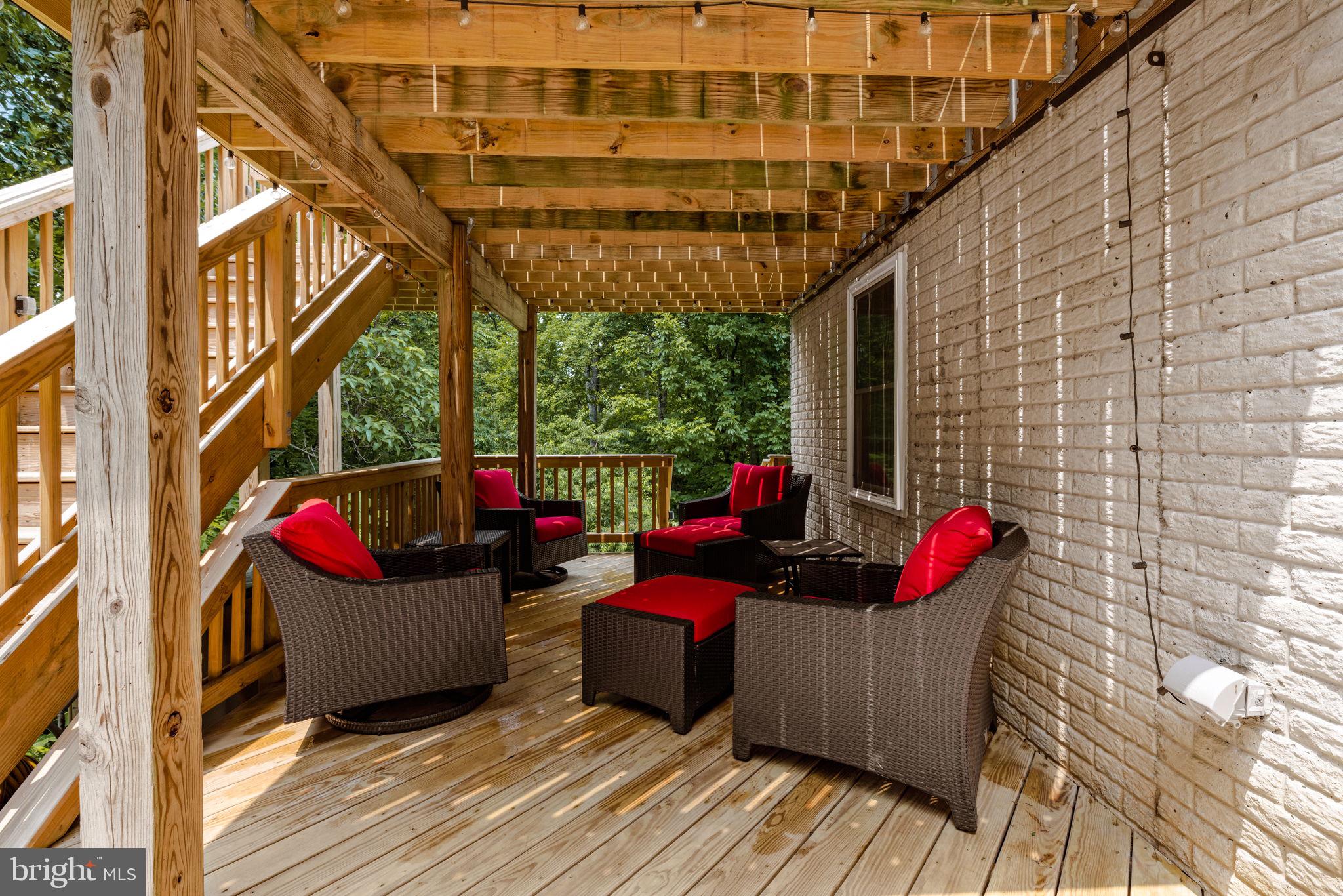 LAKE FRONT ROYAL - Residential