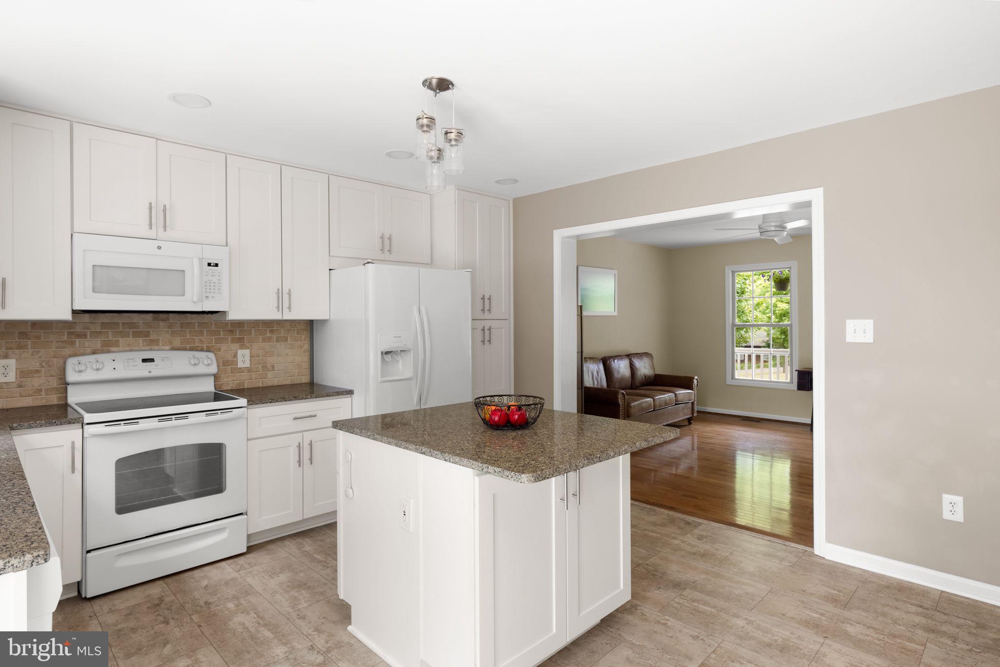 LAKE FRONT ROYAL - Residential