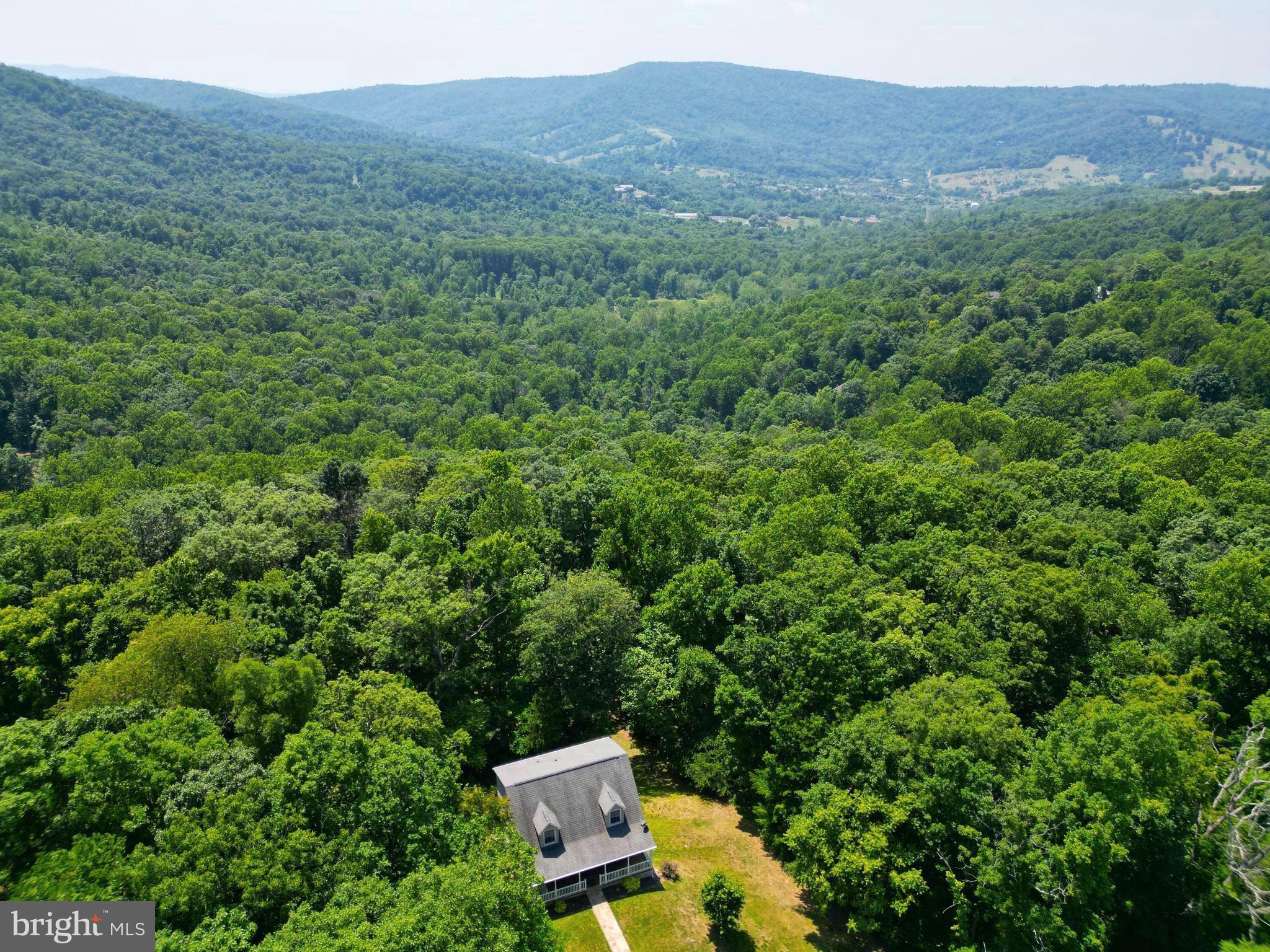 LAKE FRONT ROYAL - Residential