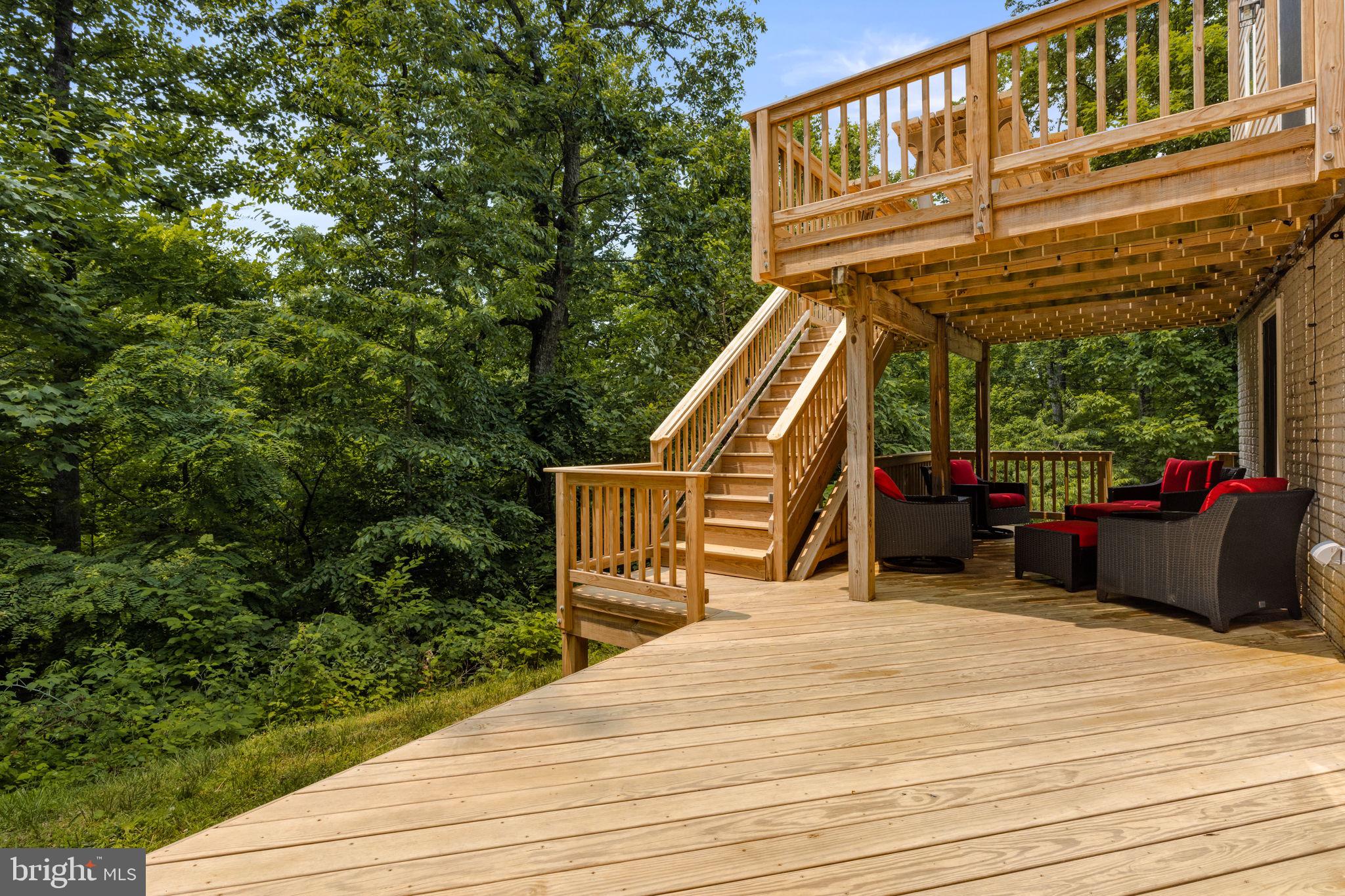 LAKE FRONT ROYAL - Residential