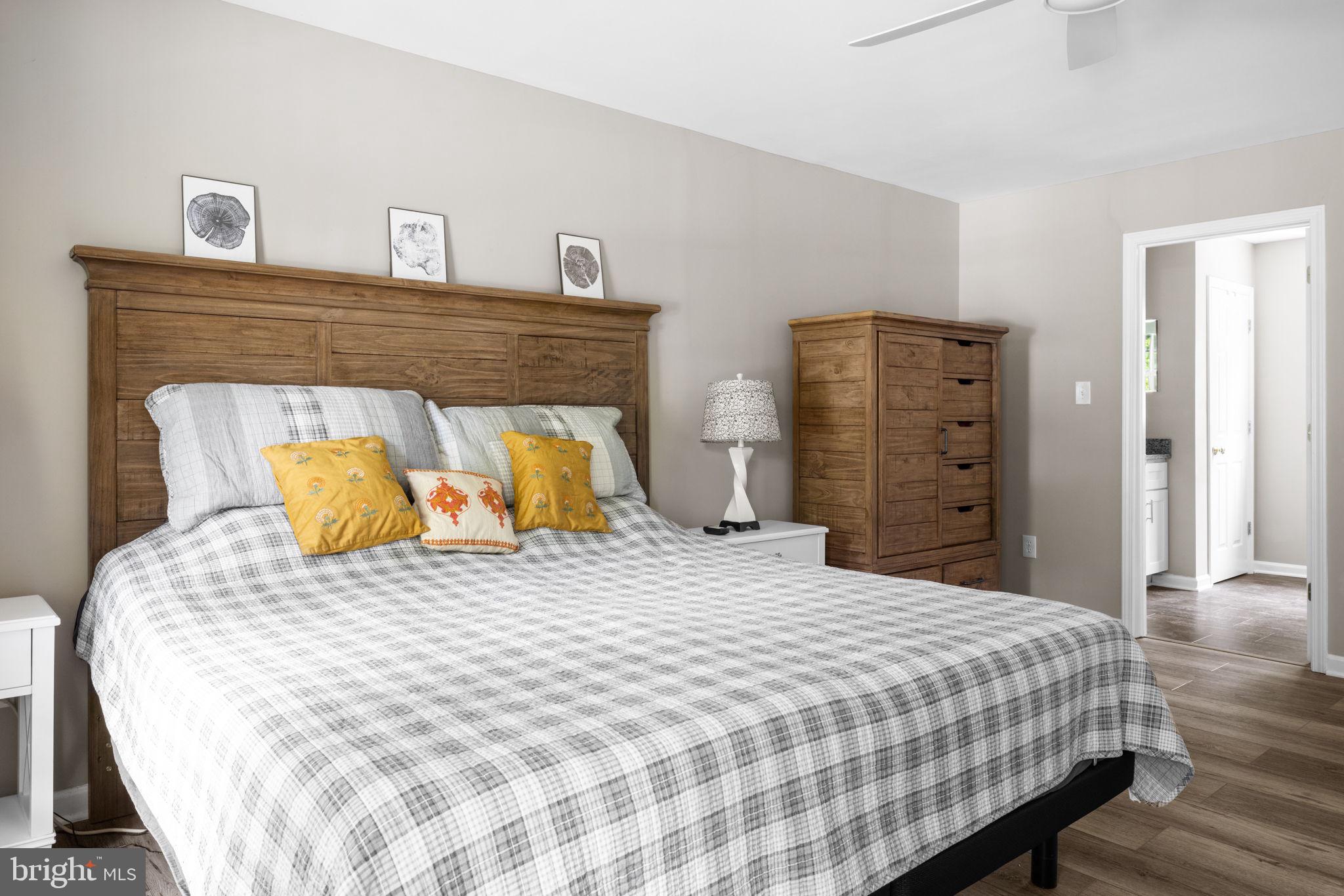 LAKE FRONT ROYAL - Residential