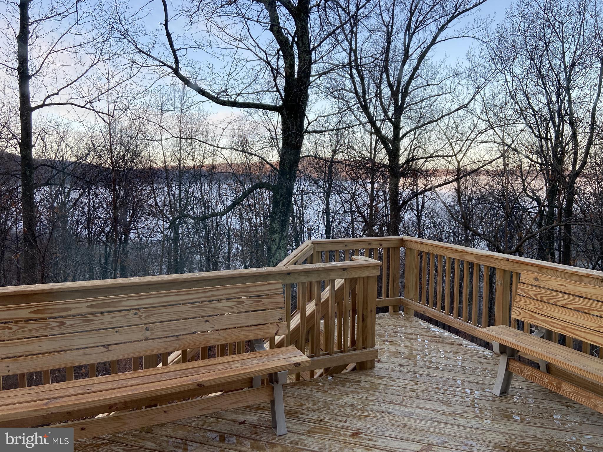 LAKE FRONT ROYAL - Residential