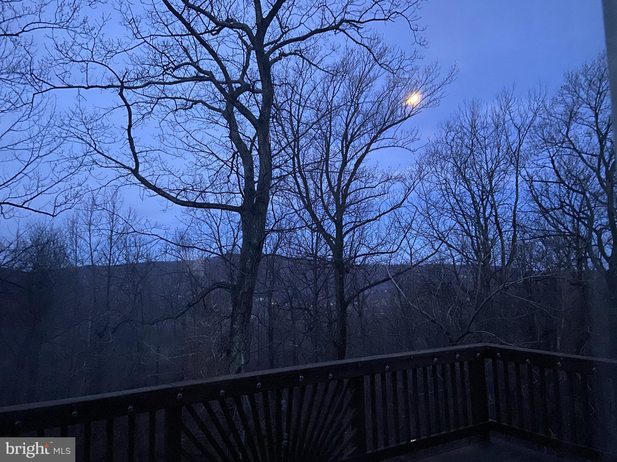 LAKE FRONT ROYAL - Residential