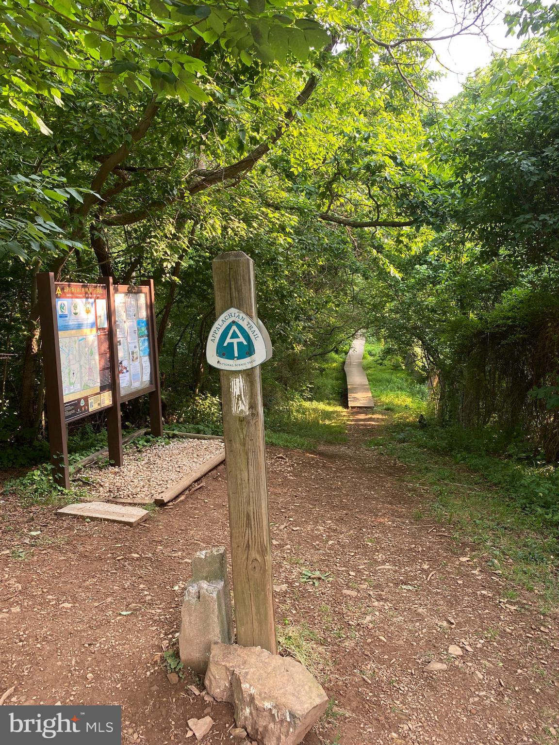 LAKE FRONT ROYAL - Residential