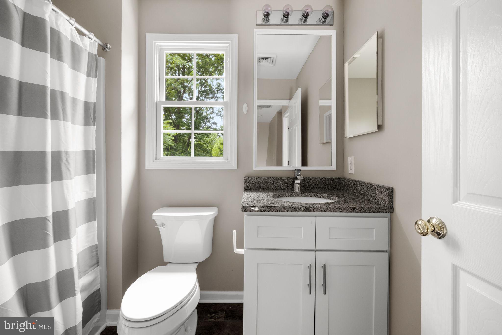 LAKE FRONT ROYAL - Residential