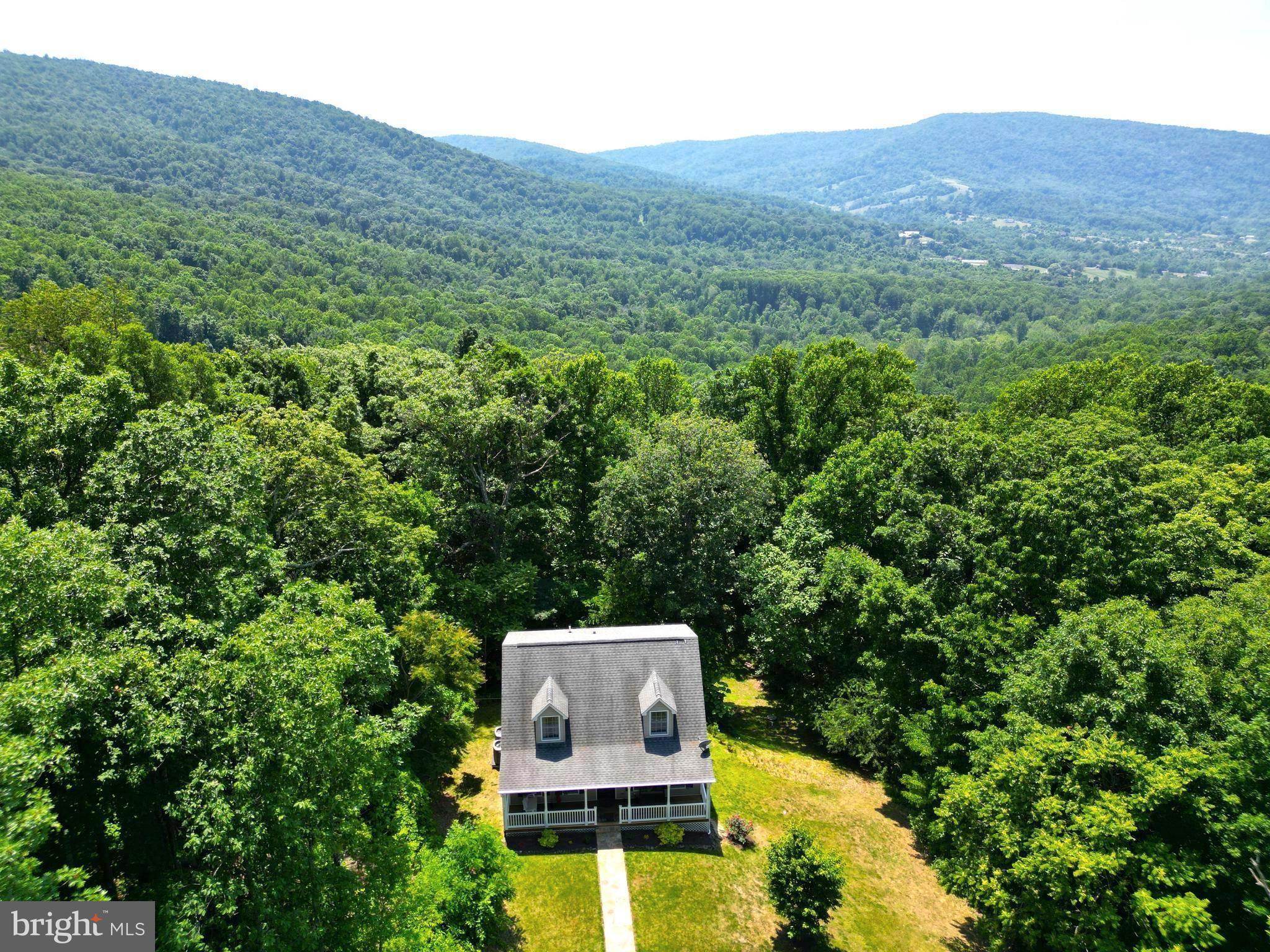 LAKE FRONT ROYAL - Residential