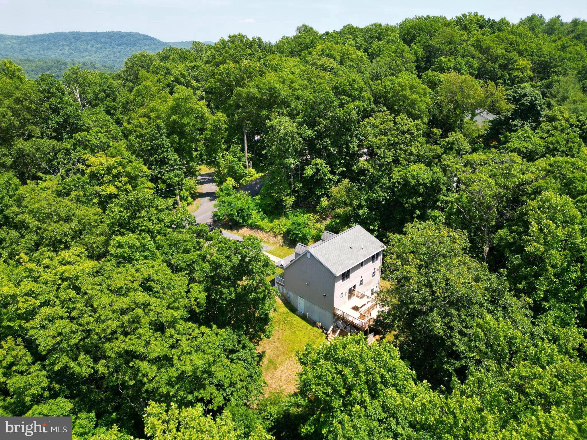 LAKE FRONT ROYAL - Residential