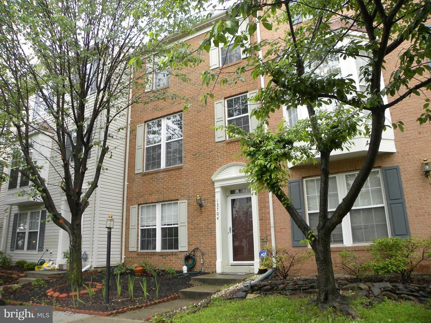 Brick front townhome with 3 level BUMPOUT. 4 BR, 2.5 BA and Sunroom. HARDWOOD floor on main level, GRANITE Countertops, STAINLESS STEEL appl. Vaulted Ceiling in Master BR. Basement with large Rec. Room, Bedroom/Study and Half Bath. Fenced Backyard. Great location and Amenities. Close to Shopping, Dining, Rt-28, FFX County Pkwy, Toll Rd & Future Metro. Commuter's dream. Very well cared for home.