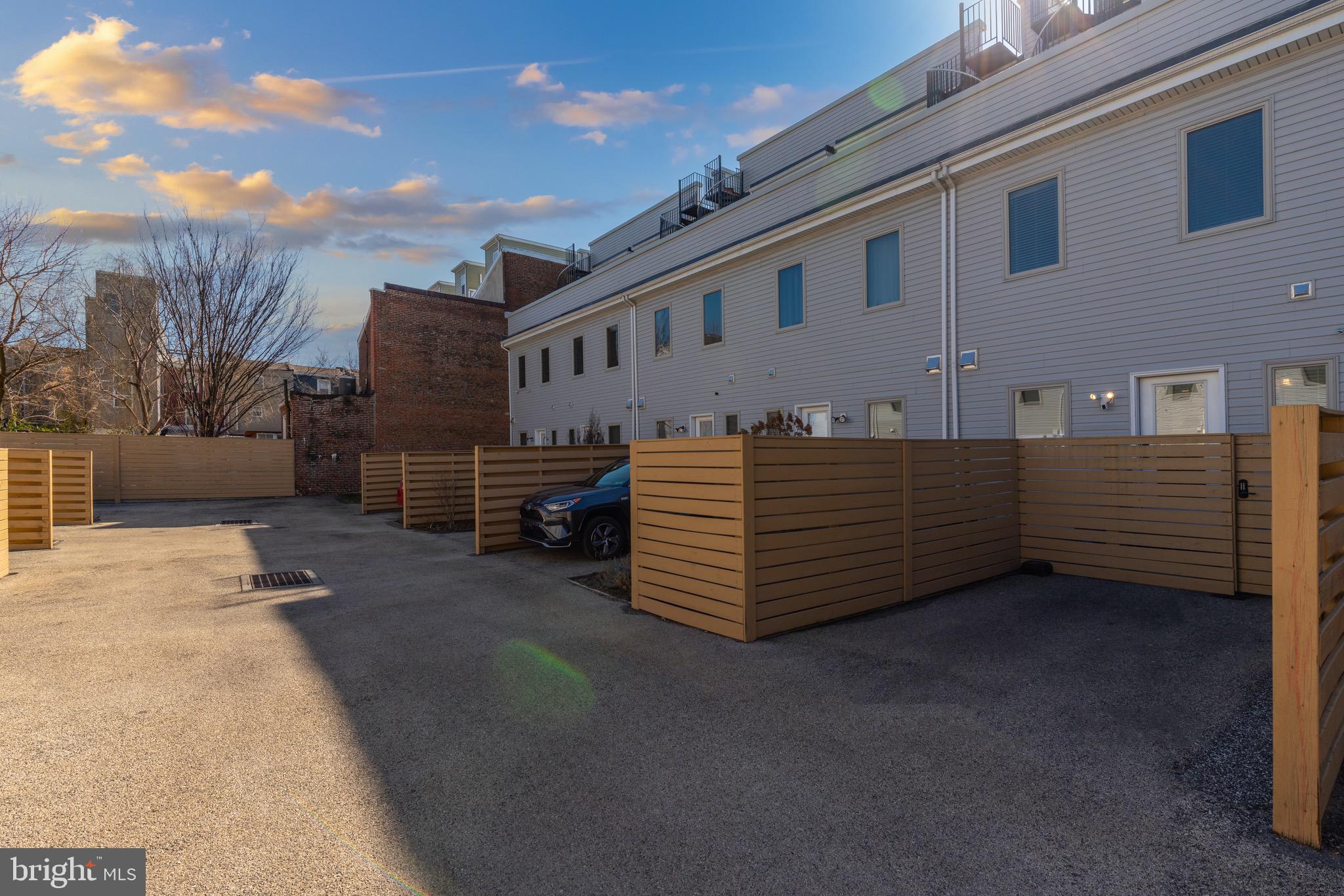 KENSINGTON - Residential