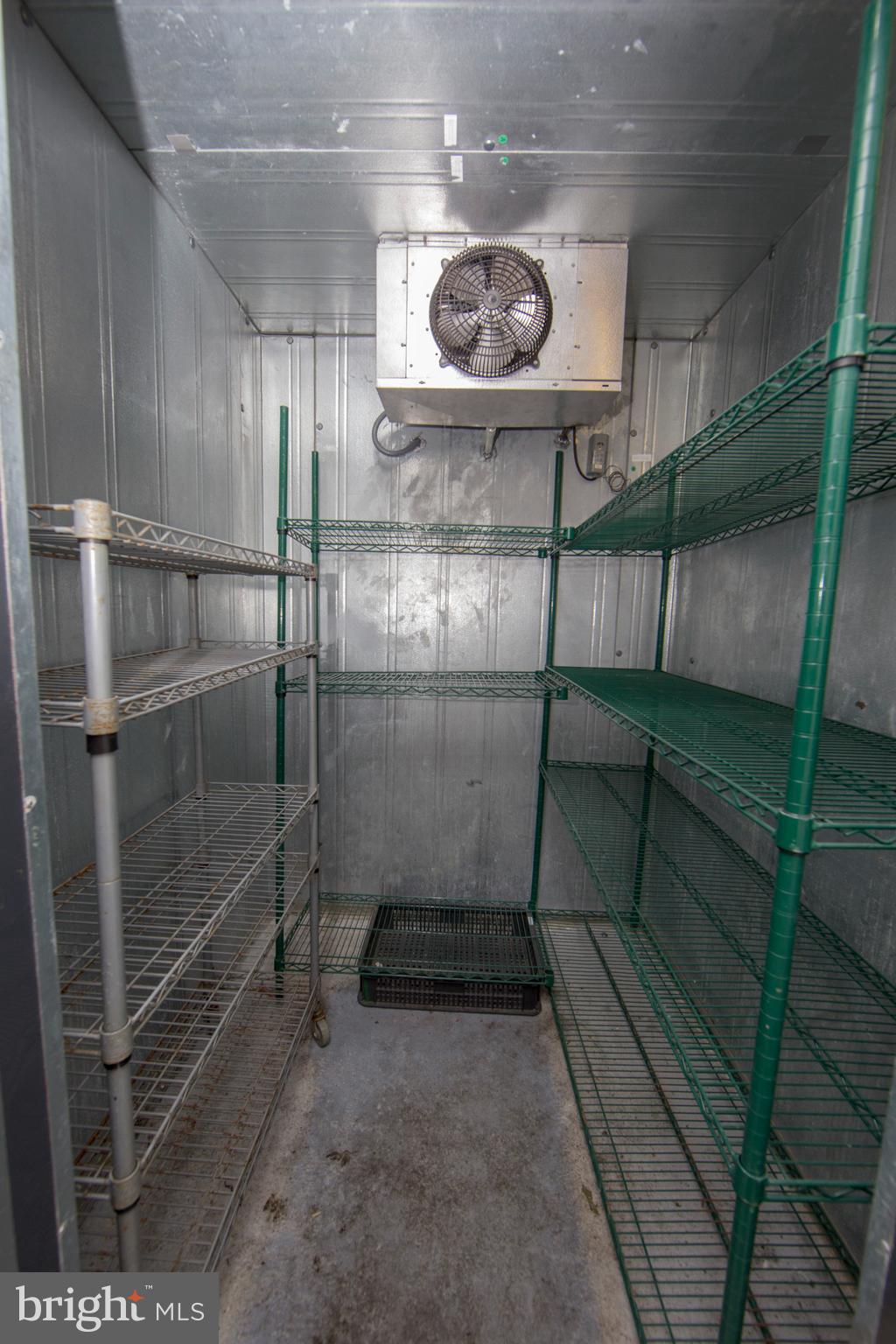 ROSLYN - Commercial Sale