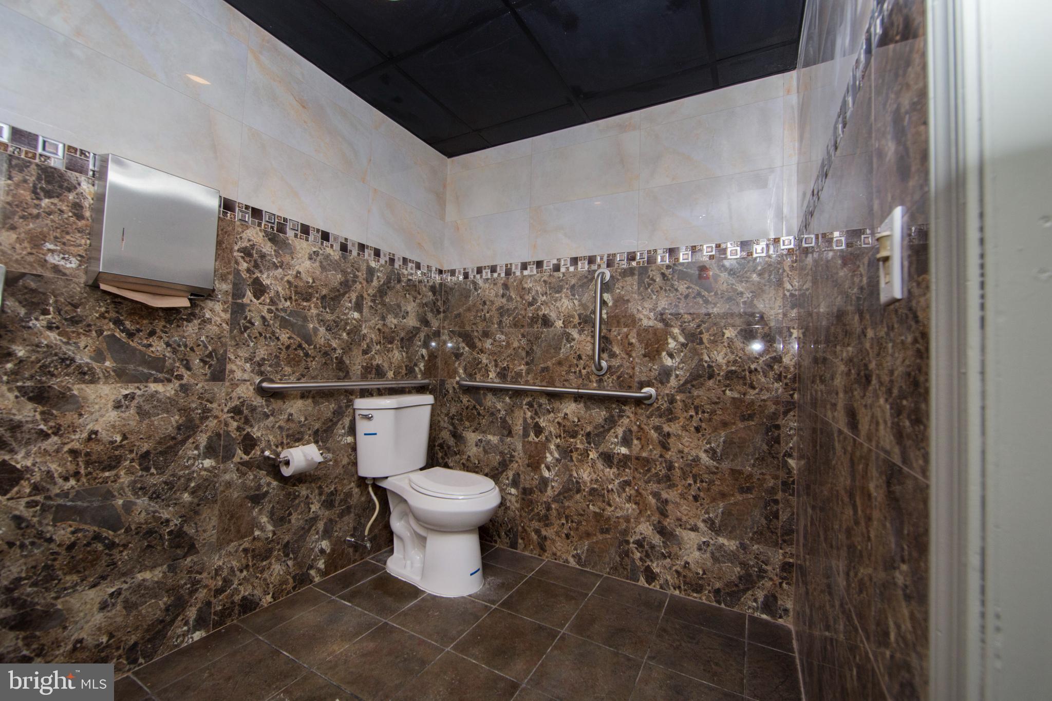 ROSLYN - Commercial Sale