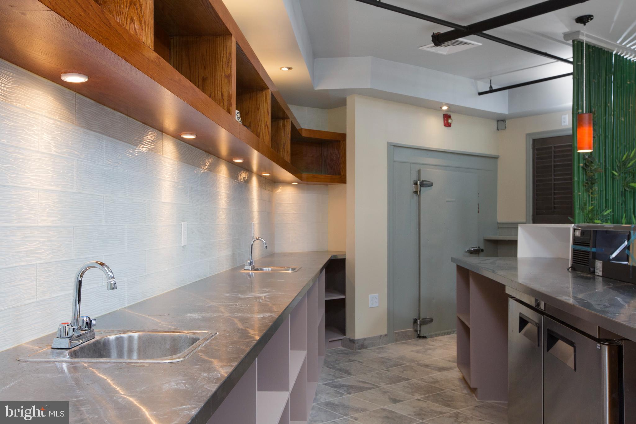 ROSLYN - Commercial Sale