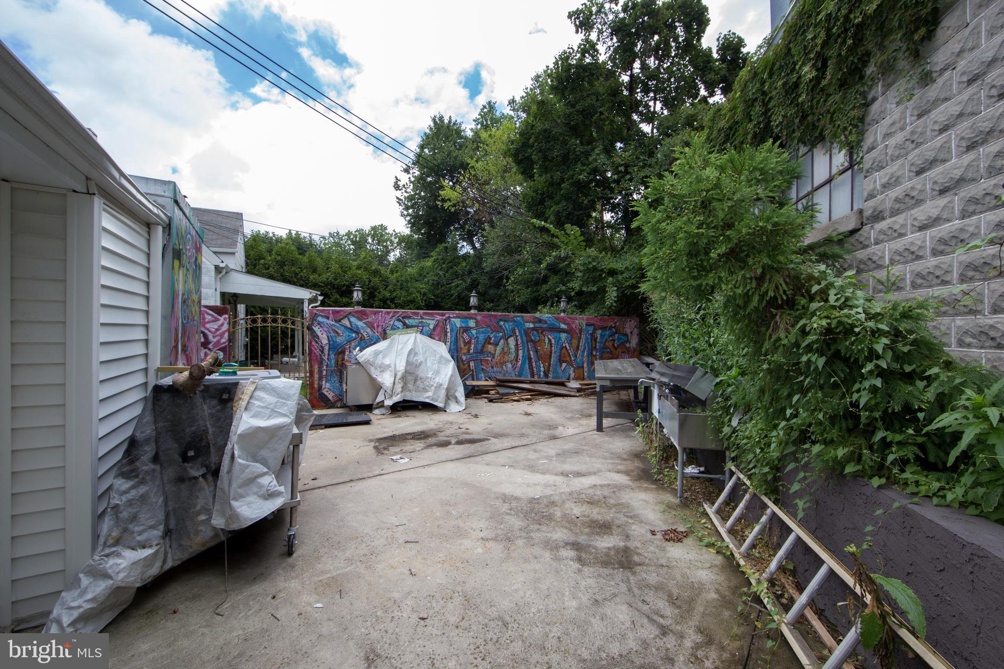 ROSLYN - Commercial Sale