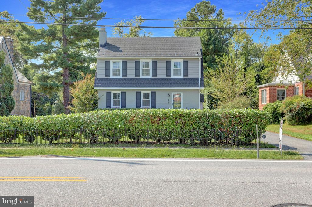 Photo of 206 S Rolling Road, CATONSVILLE, MD 21228 (MLS # MDBC2138924)