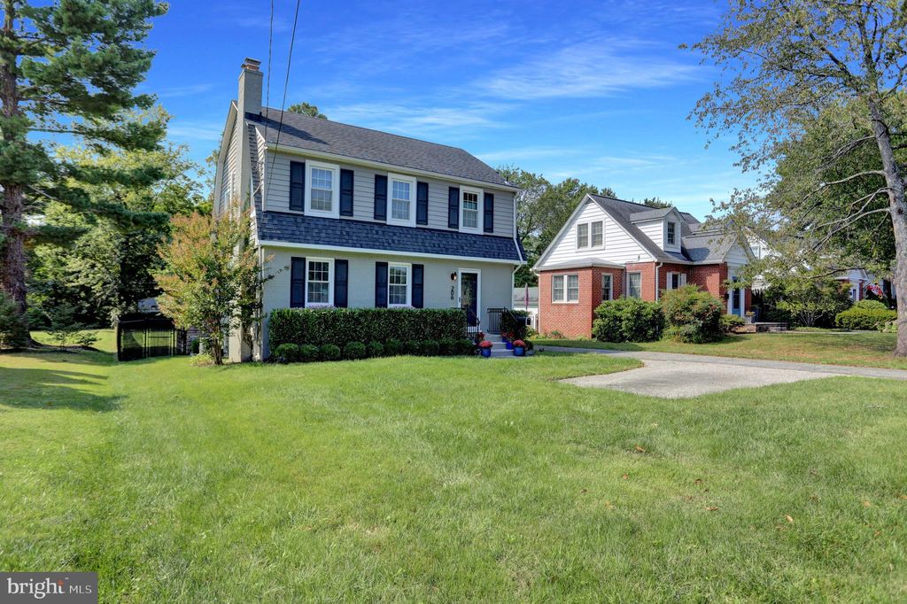 Photo of 206 S Rolling Road, CATONSVILLE, MD 21228 (MLS # MDBC2138924)