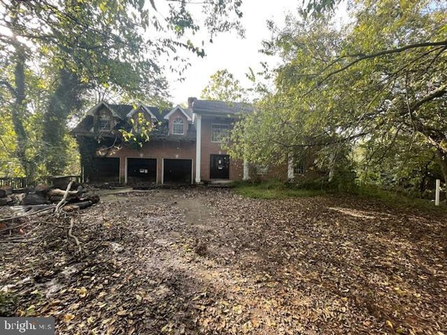 ******* We have received multiple offers.  Please submit your highest and best offer by Wednesday, October 22nd at 5:00PM.*******

Exquisite George Thorne Estate Opportunity – Complete Luxury Gut Renovation

Nestled within the prestigious George Thorne Estate, this extraordinary property offers a rare opportunity to create a fully customized luxury residence through a complete gut renovation. Spanning 1.73 serene acres, the estate is perfectly positioned alongside a tranquil river, where natural water features and lush surroundings define an atmosphere of refined exclusivity.

Originally constructed in 1993 in timeless Colonial style, the home now presents a blank canvas for visionary design. Future owners can reimagine the interiors with bespoke finishes, grand entertaining spaces, a gourmet kitchen, and spa-inspired baths—crafting a modern masterpiece tailored to their lifestyle.

The detached structure offers added privacy and versatility, while the two-car garage and spacious driveway provide ample parking for residents and guests. The absence of a pool allows the estate’s captivating natural water setting to remain the focal point, offering opportunities for relaxation and recreation along the river’s edge.

The property is being sold as-is, presenting an exceptional opportunity for a complete luxury rebuild within one of the region’s most sought-after enclaves.

Buyer most use TitleMax for closing.

Disclosure: The property contains mold and may also include moisture-related or other environmental contaminants commonly found in homes requiring full renovation. Entry is at your own risk, and proper protective measures are strongly advised during showings and inspections.

Email waltspann55@gmail.com to schedule showings.