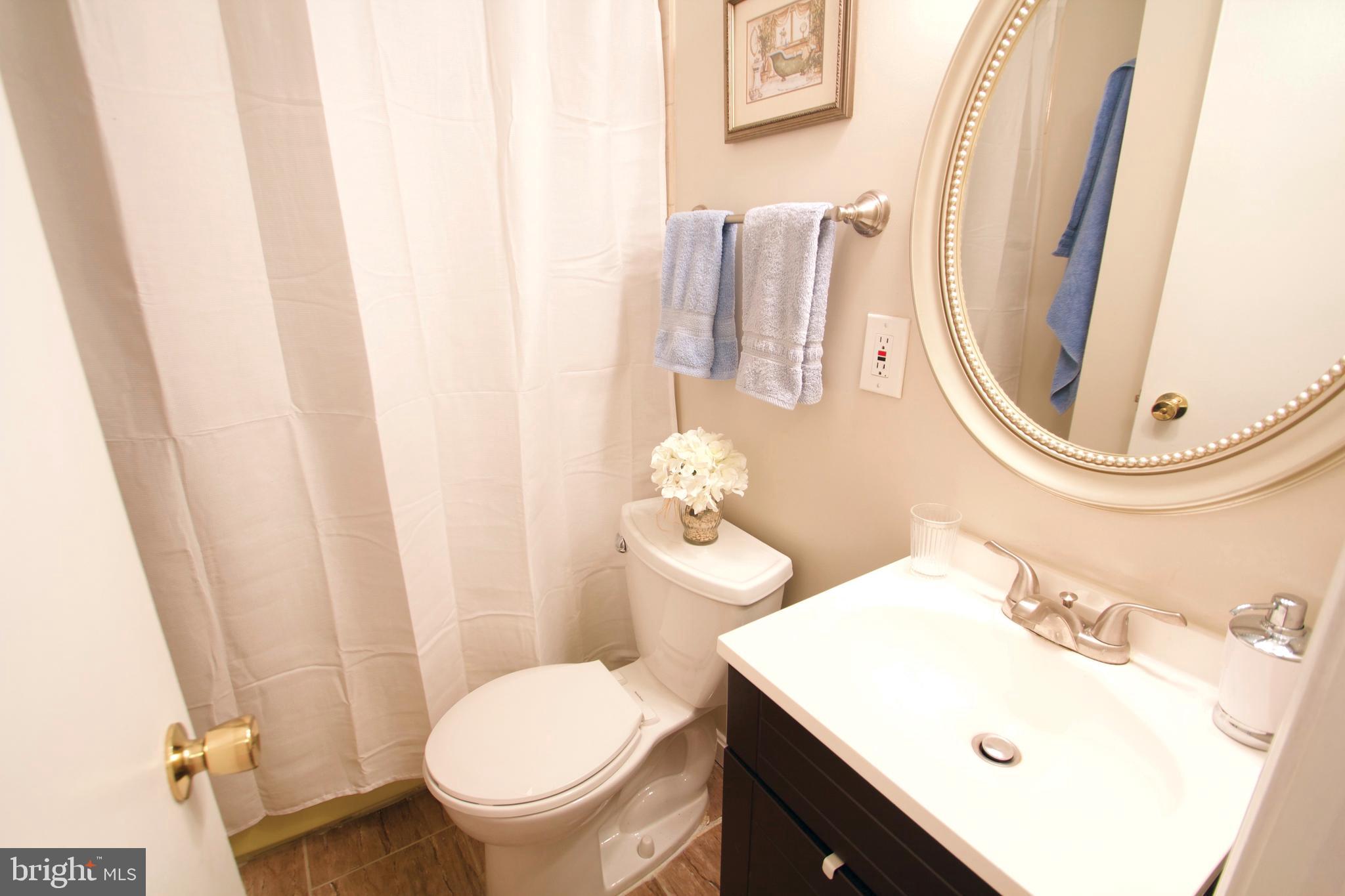 REGENT SQUARE - Residential Lease