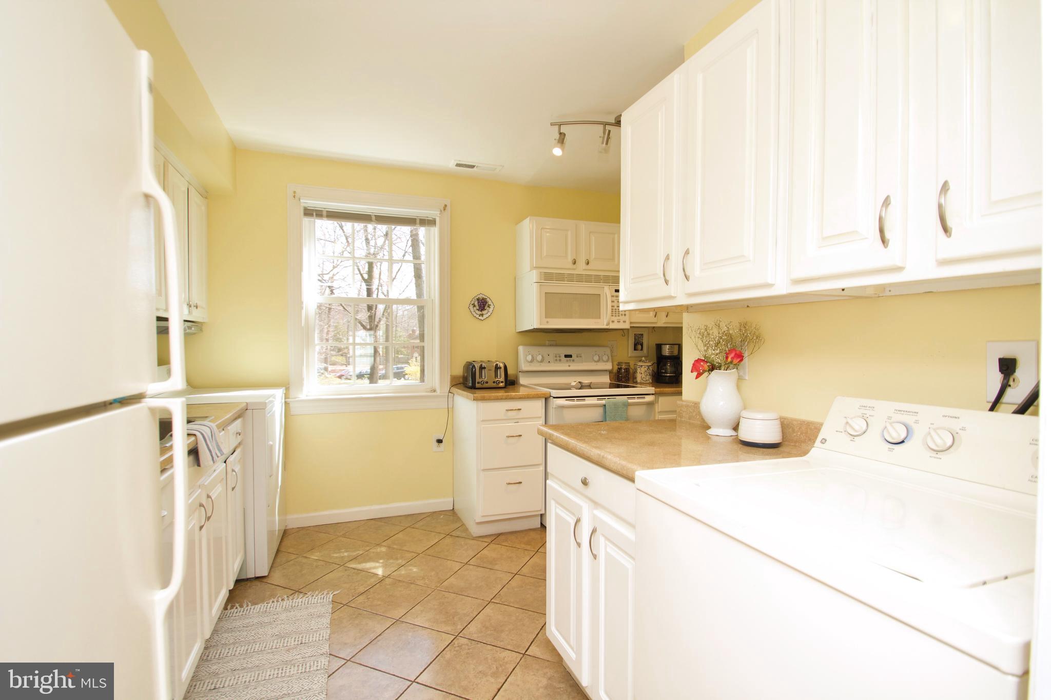 REGENT SQUARE - Residential Lease