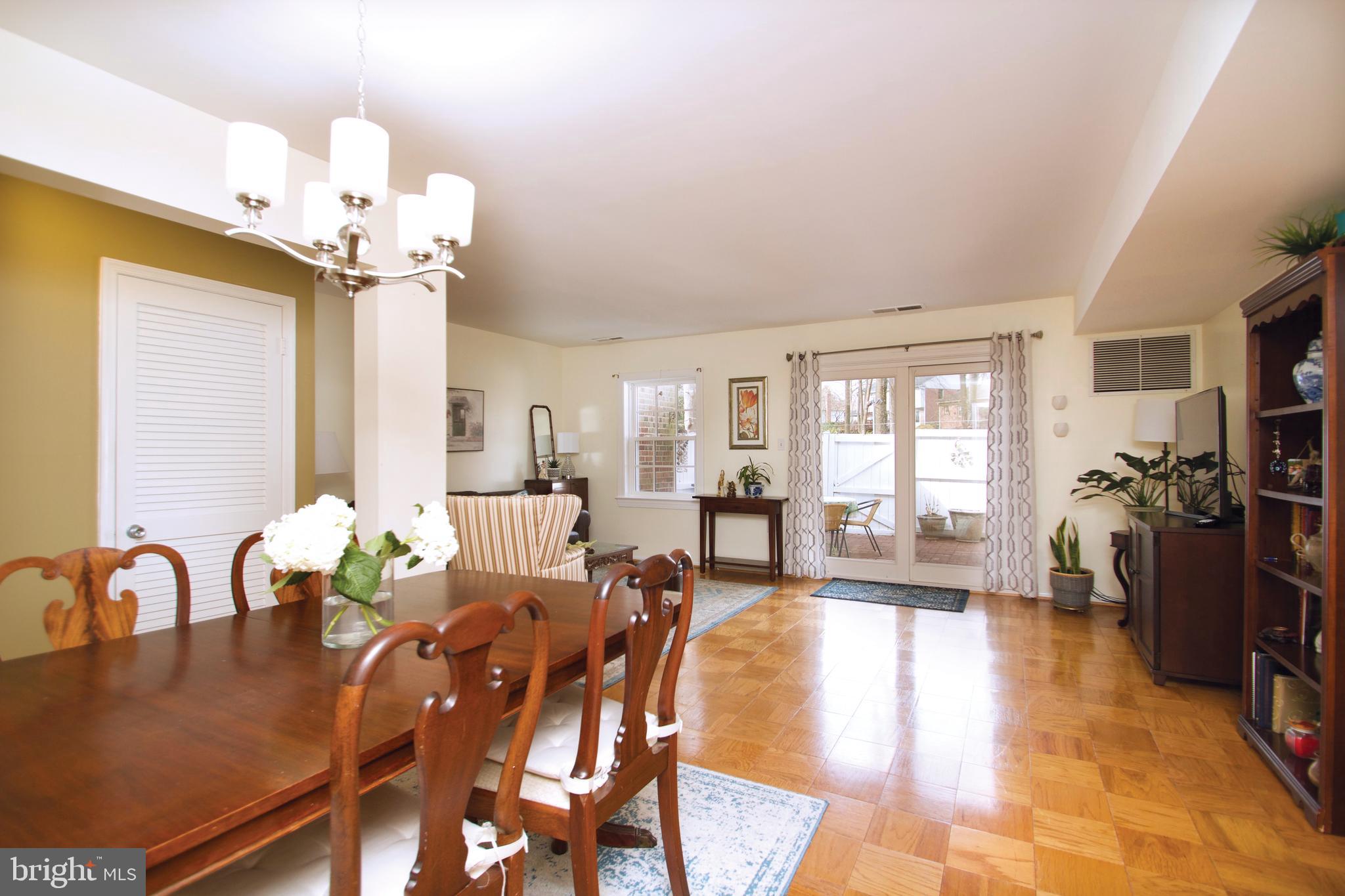 REGENT SQUARE - Residential Lease