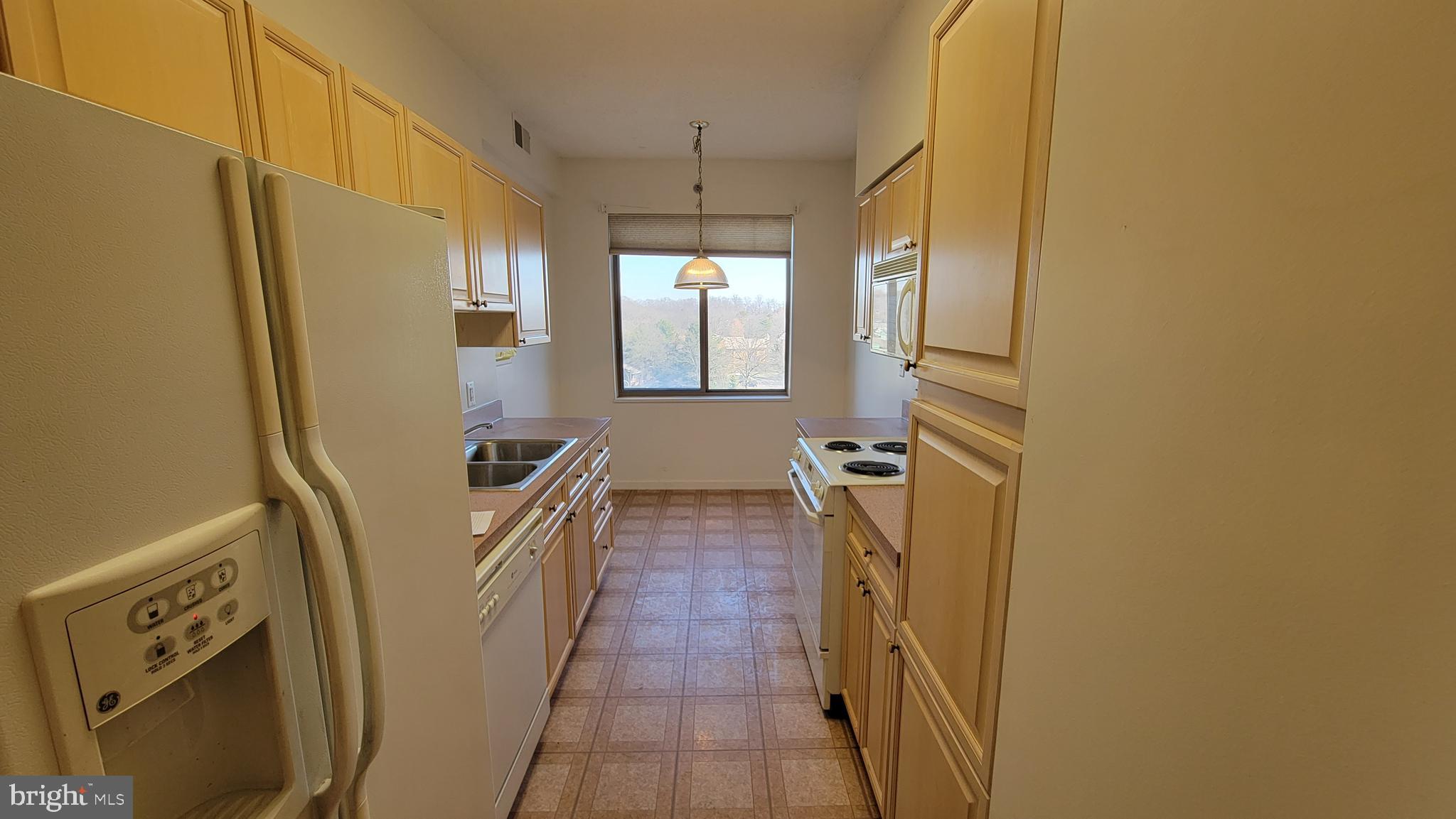 VANTAGE POINT WEST AT LW - Residential