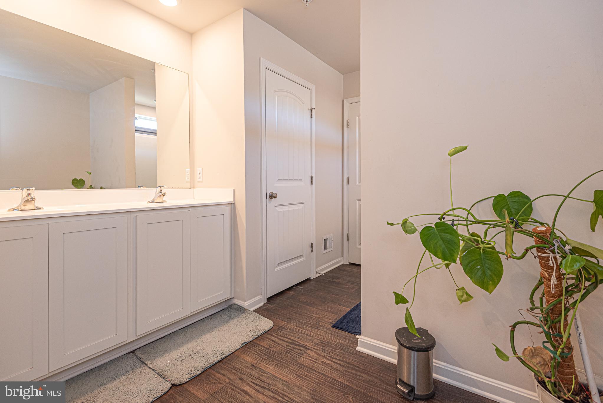 HUNTER'S CREST - Residential