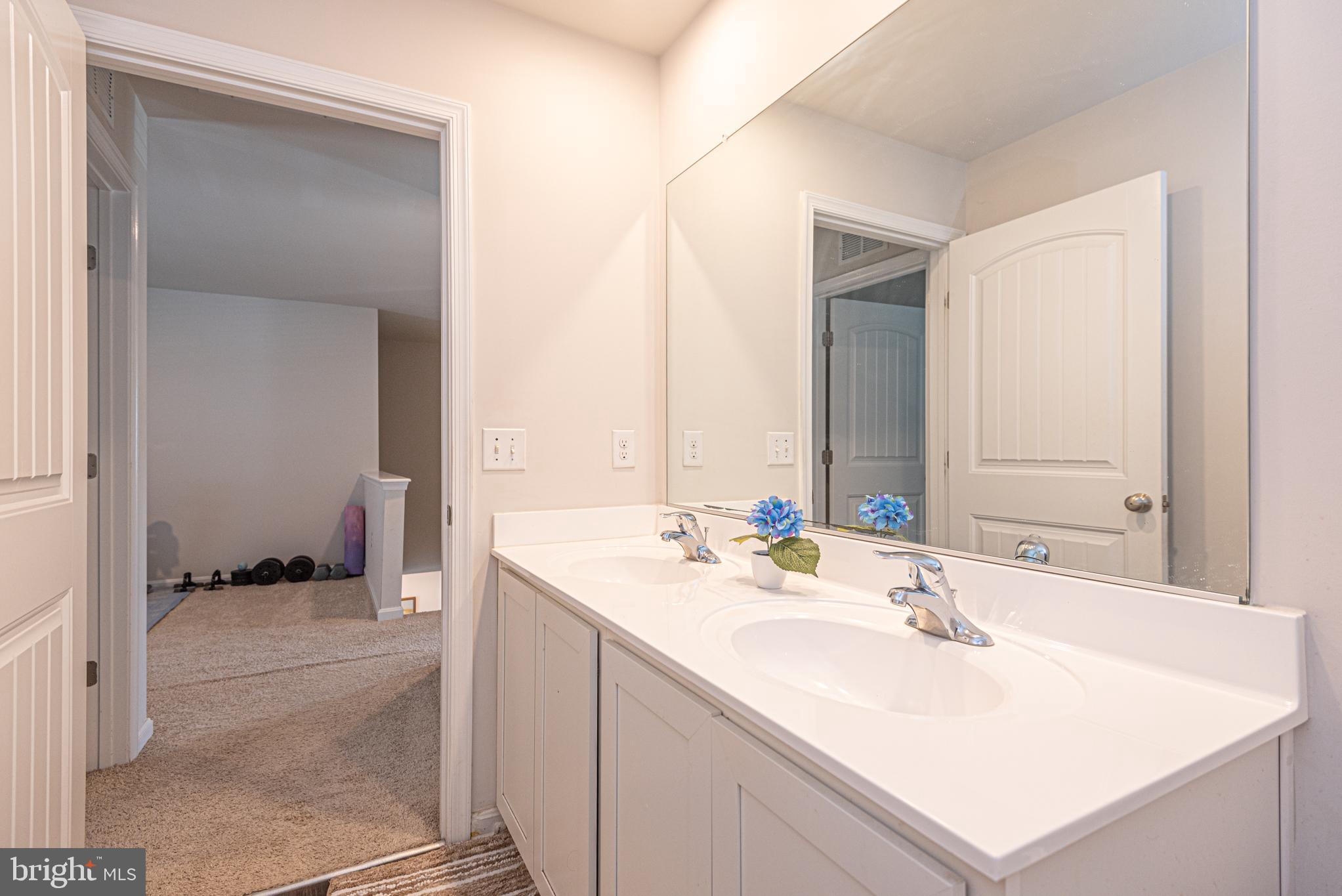 HUNTER'S CREST - Residential