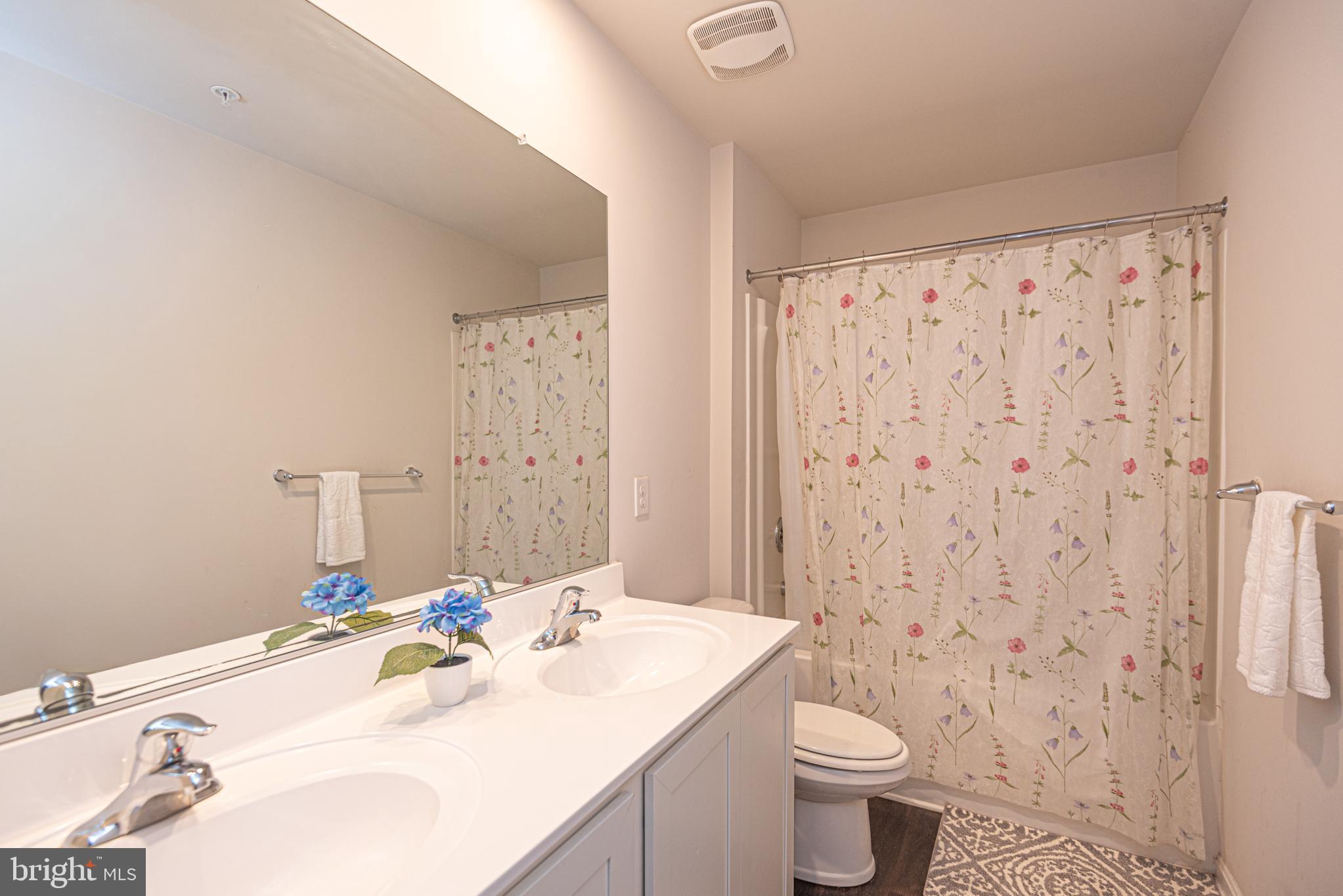 HUNTER'S CREST - Residential