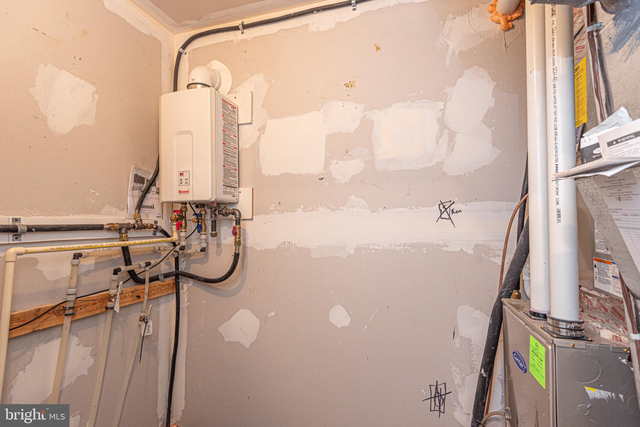 HUNTER'S CREST - Residential