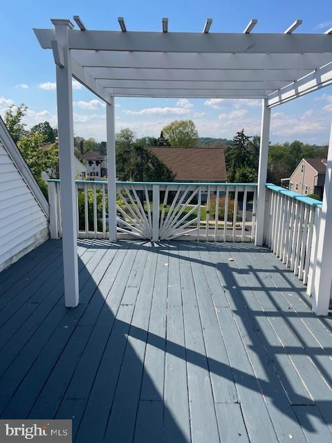 PINE KNOLL - Residential