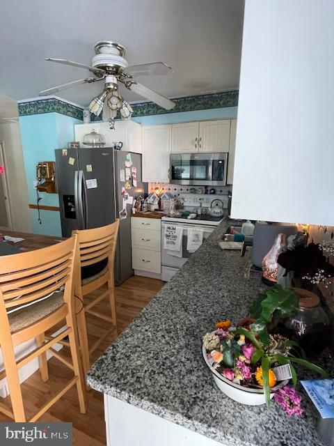 PINE KNOLL - Residential