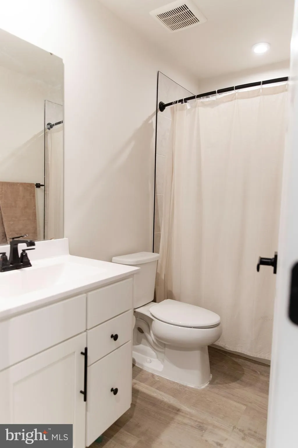 New Market, Maryland 21774, United States, 5 Bedrooms Bedrooms, ,5 BathroomsBathrooms,Residential,Active,131217